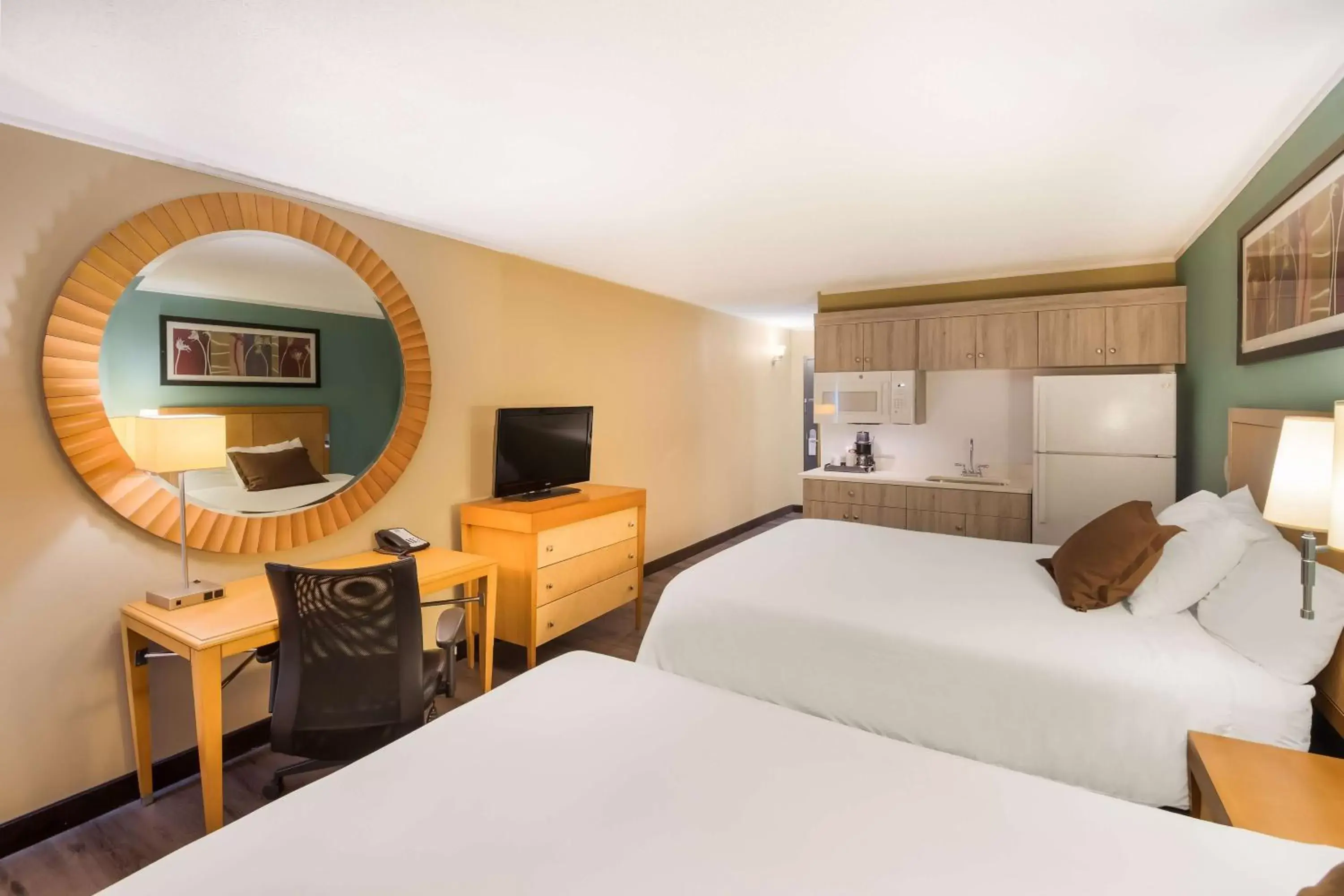 Bedroom in SureStay Plus Hotel by Best Western Jasper