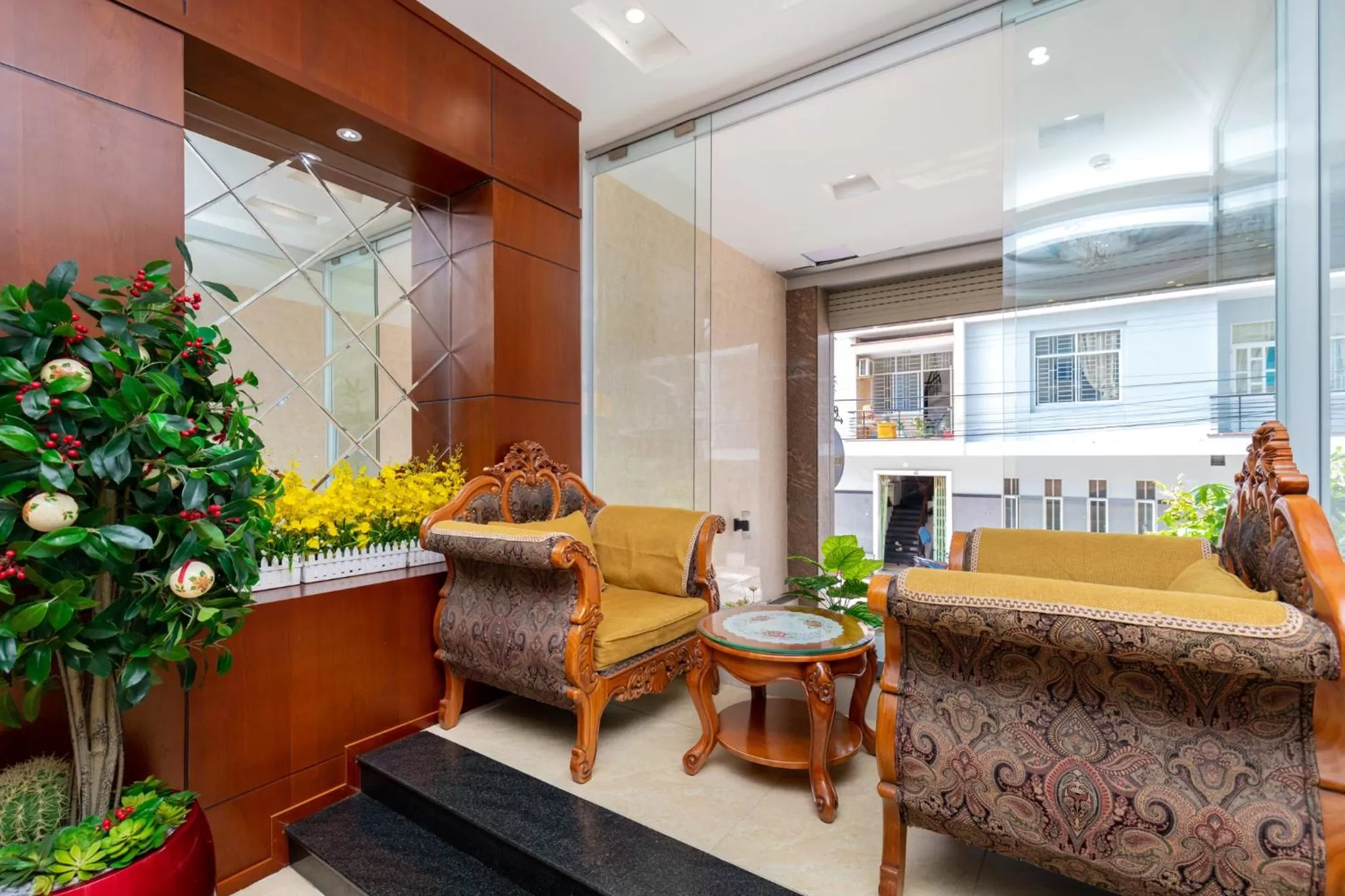 Communal lounge/ TV room in Queen Garden Hotel & Apartment