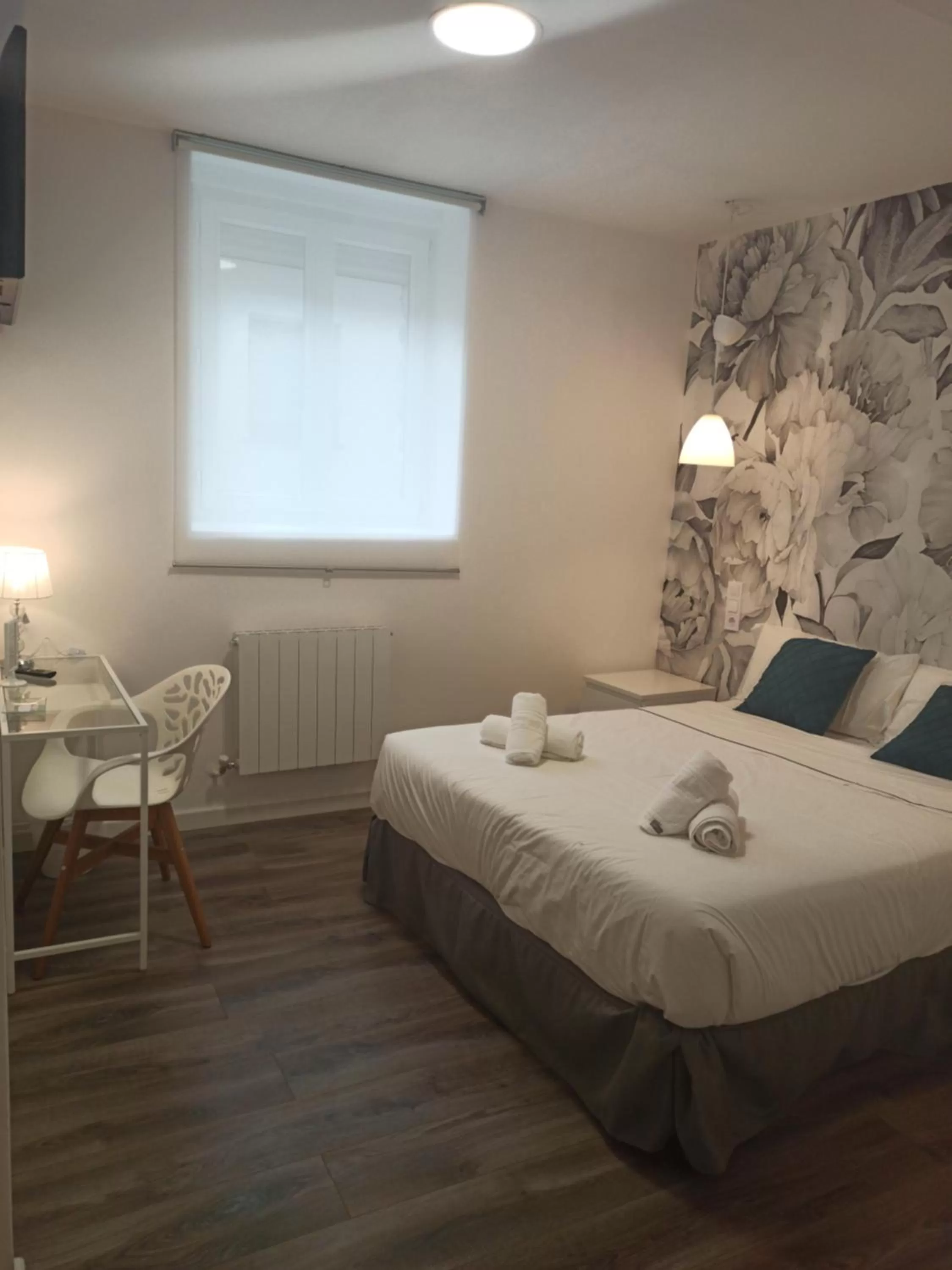 Bedroom, Bed in Rin Rooms