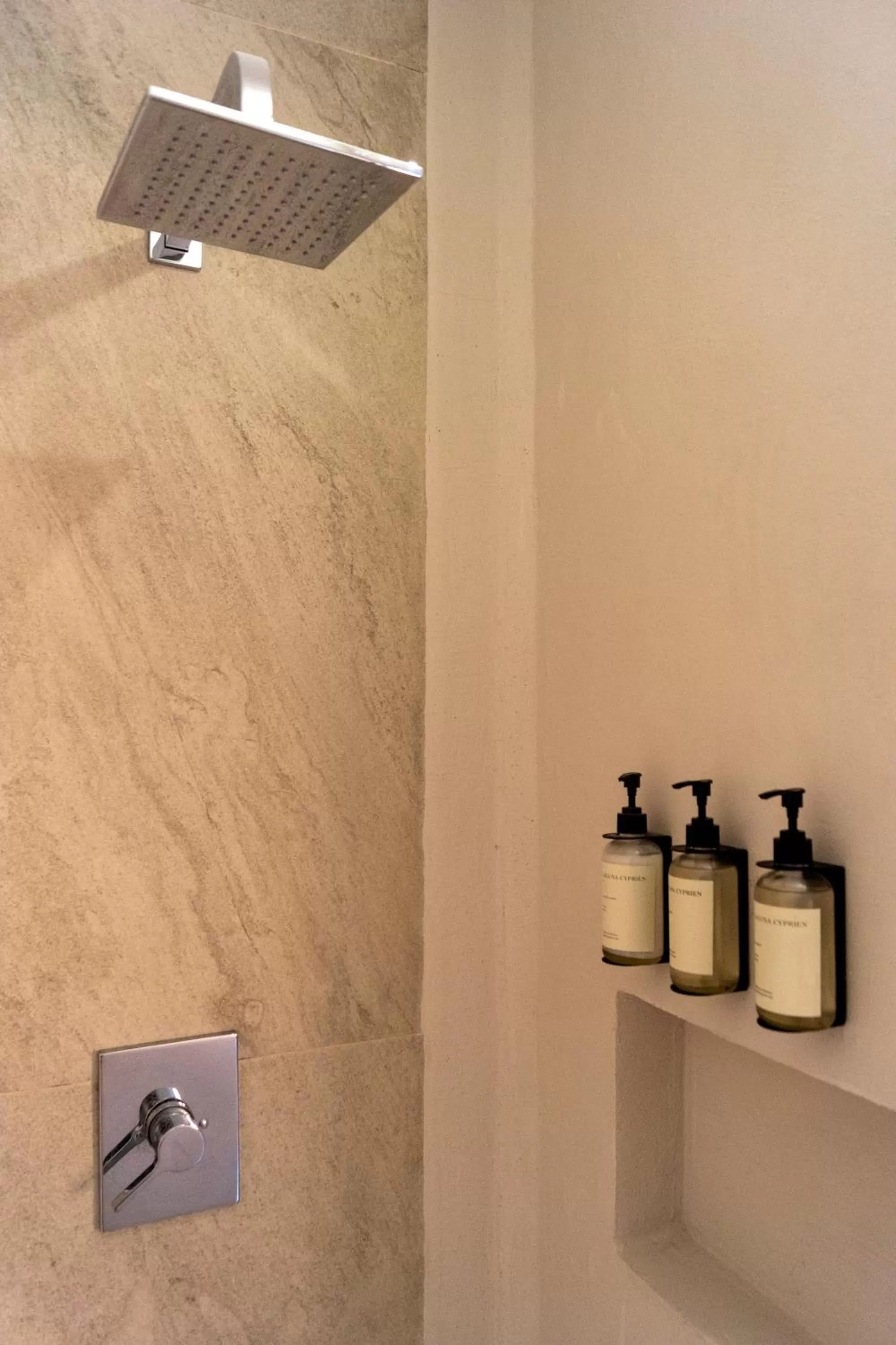 Shower in Hotel Circulo Bacalar