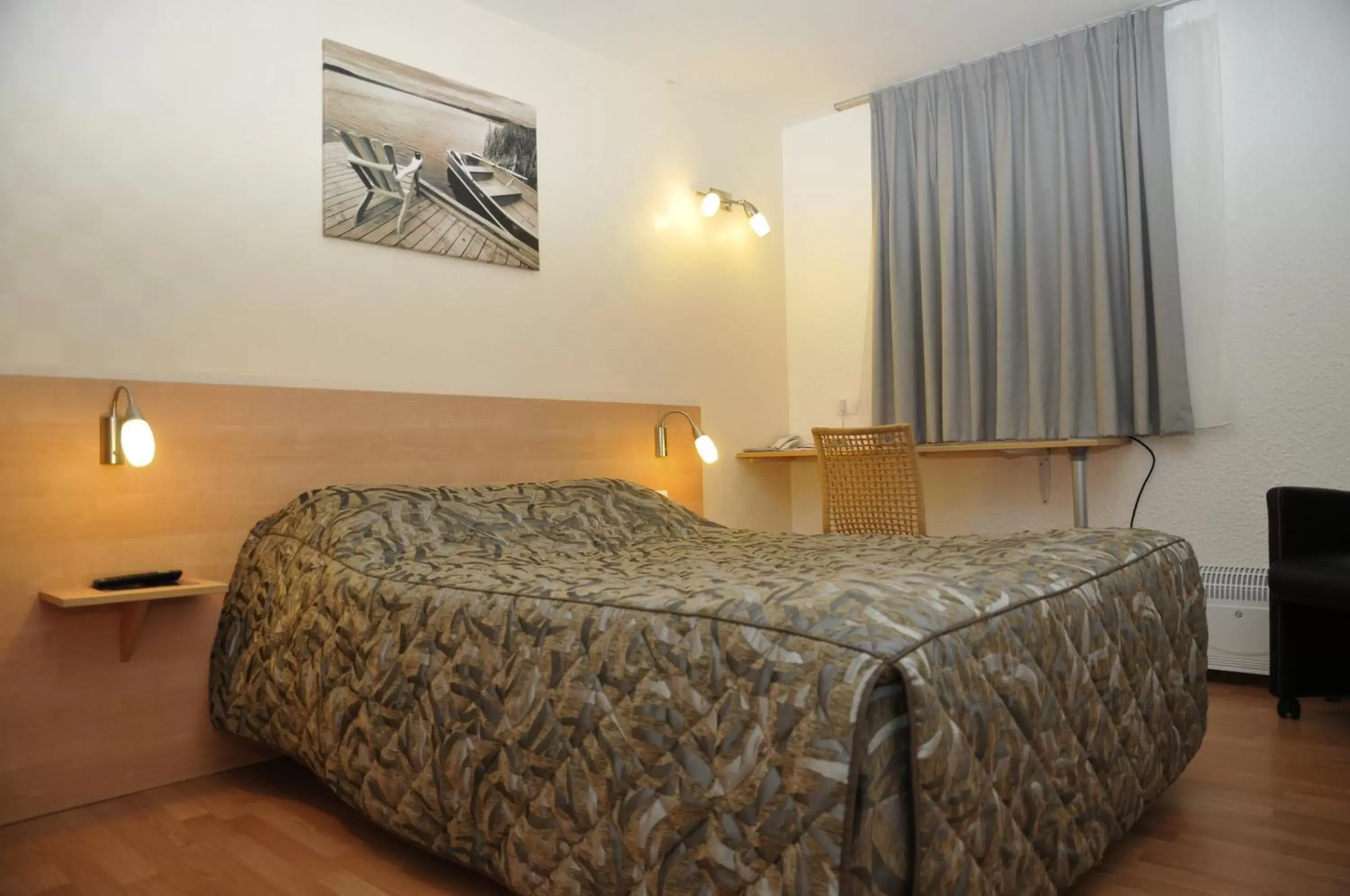 Photo of the whole room, Bed in The Originals City, Hôtel Aster, Saint-Avold Nord (Inter-Hotel)