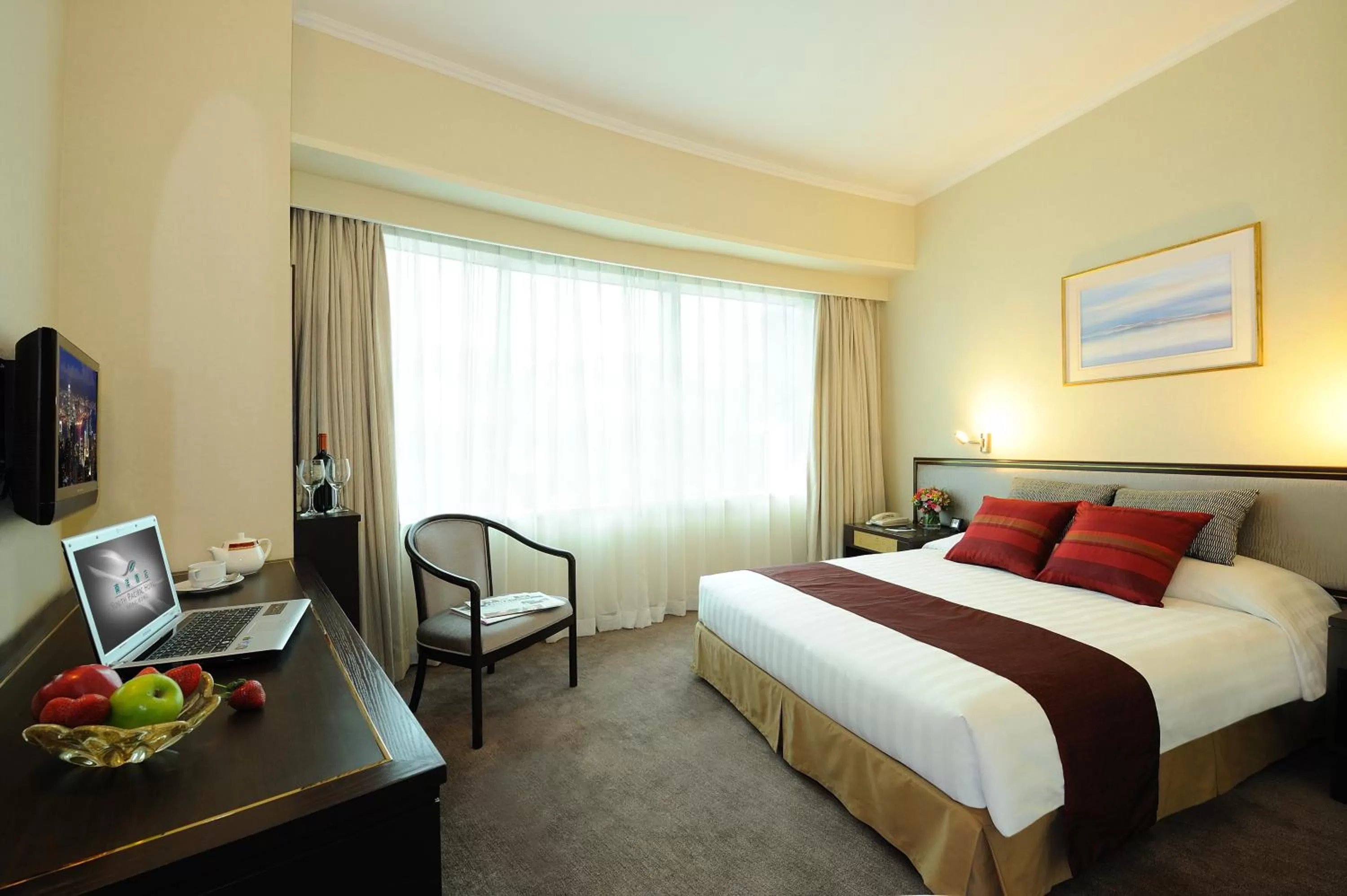 Photo of the whole room, Bed in South Pacific Hotel