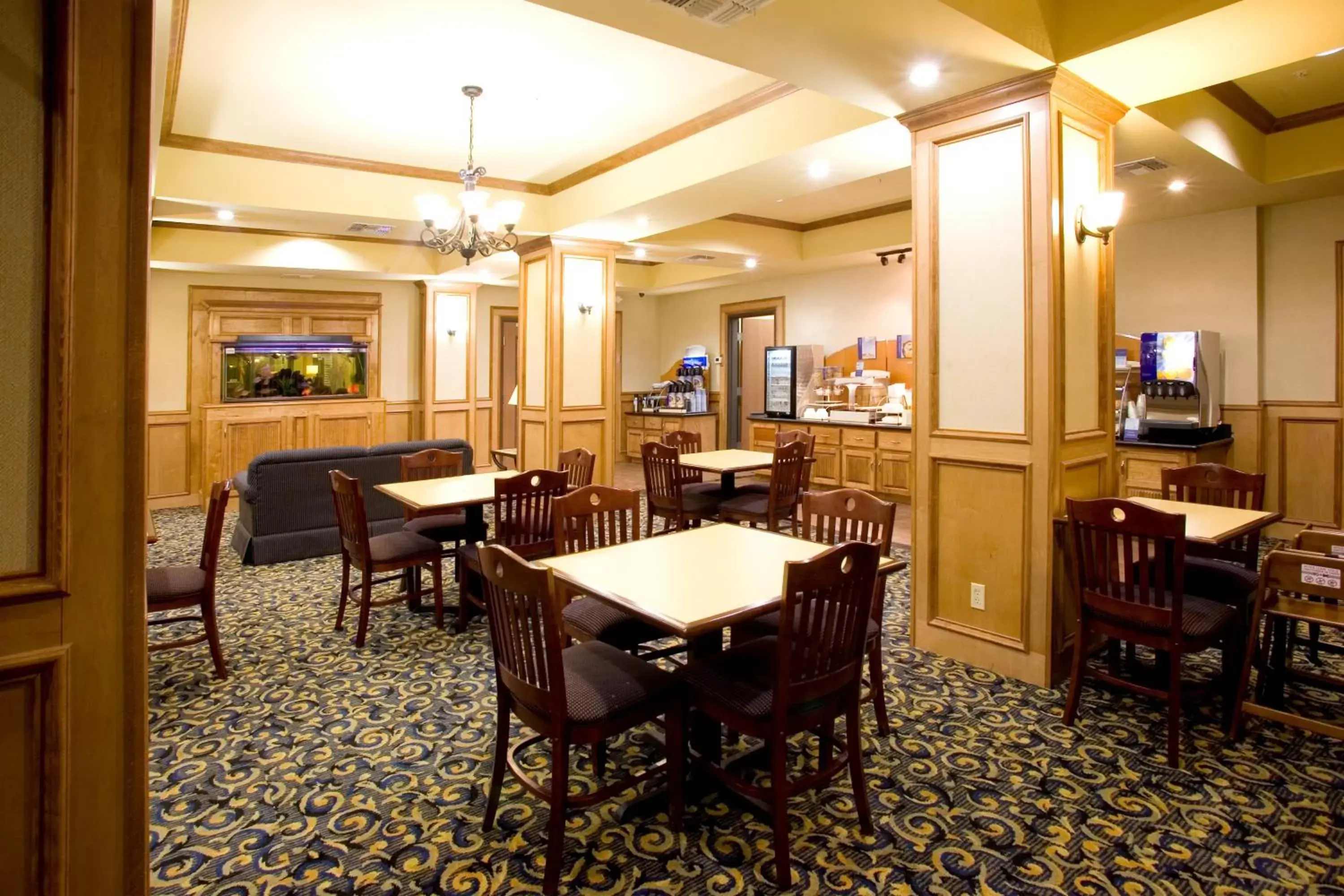 Breakfast, Restaurant/Places to Eat in Holiday Inn Express & Suites - Jourdanton-Pleasanton, an IHG Hotel