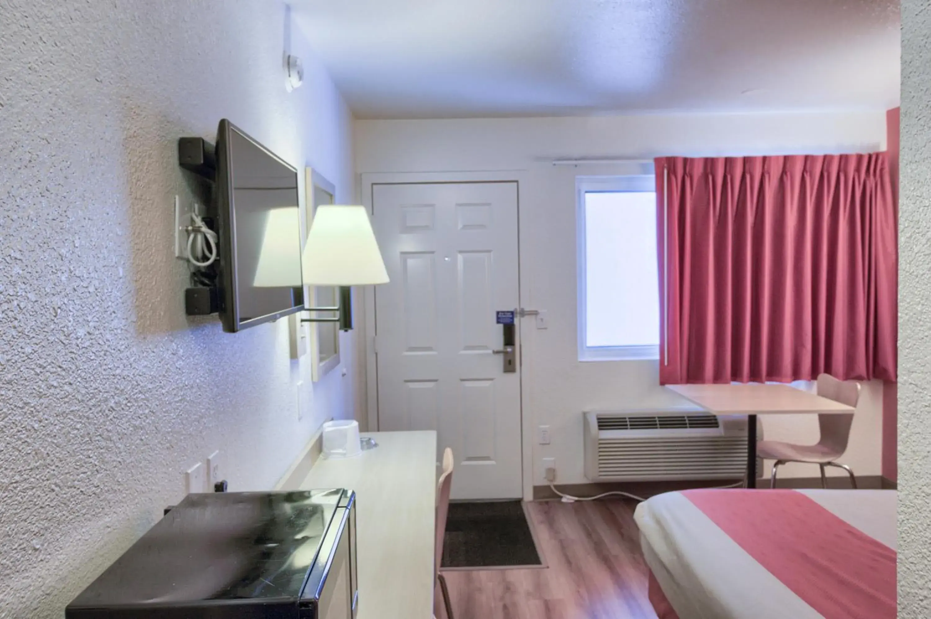 Bedroom, Bed in Motel 6-Everett, WA - North