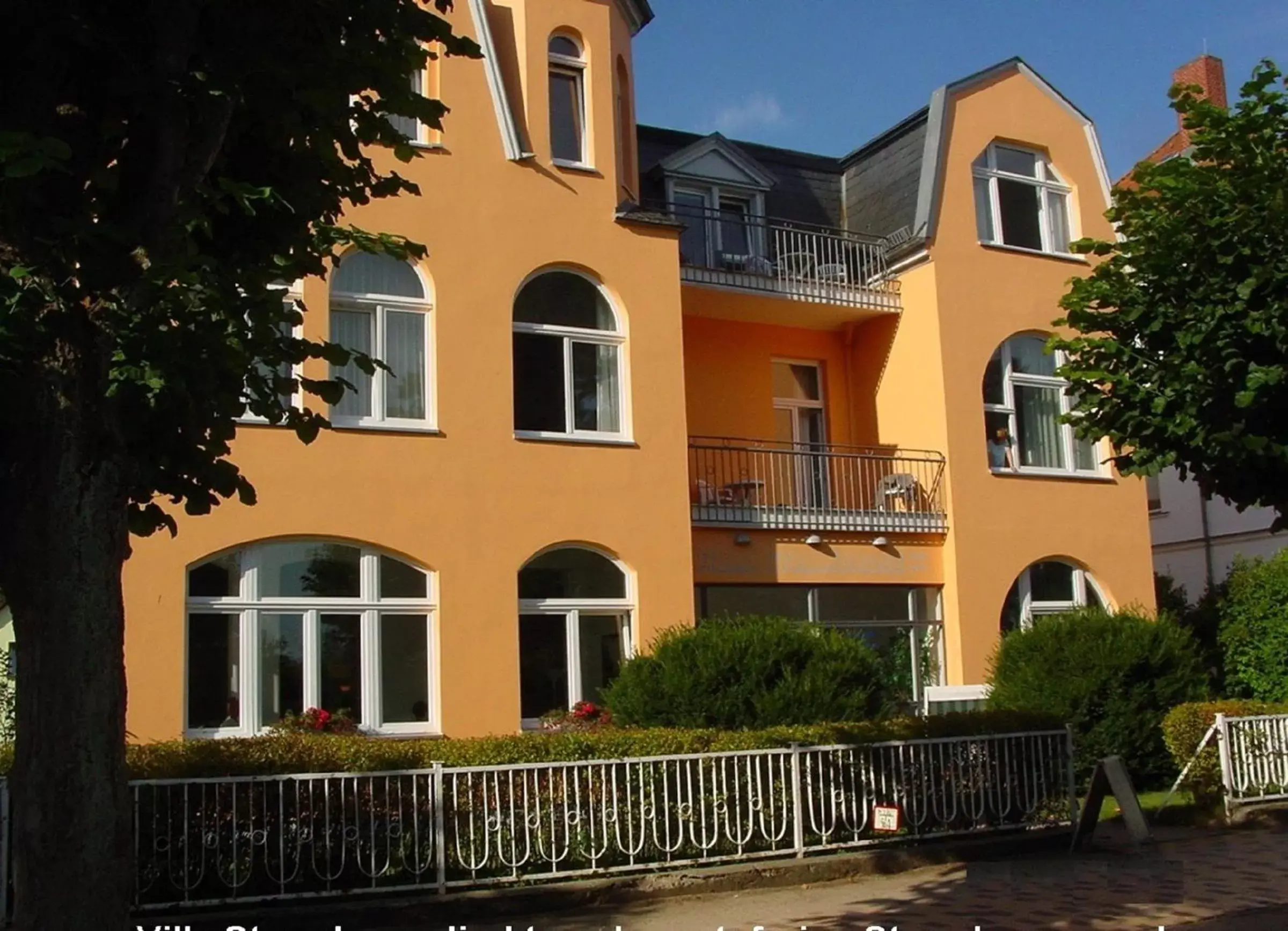 Facade/entrance, Property Building in Hotel Villa Strandrose