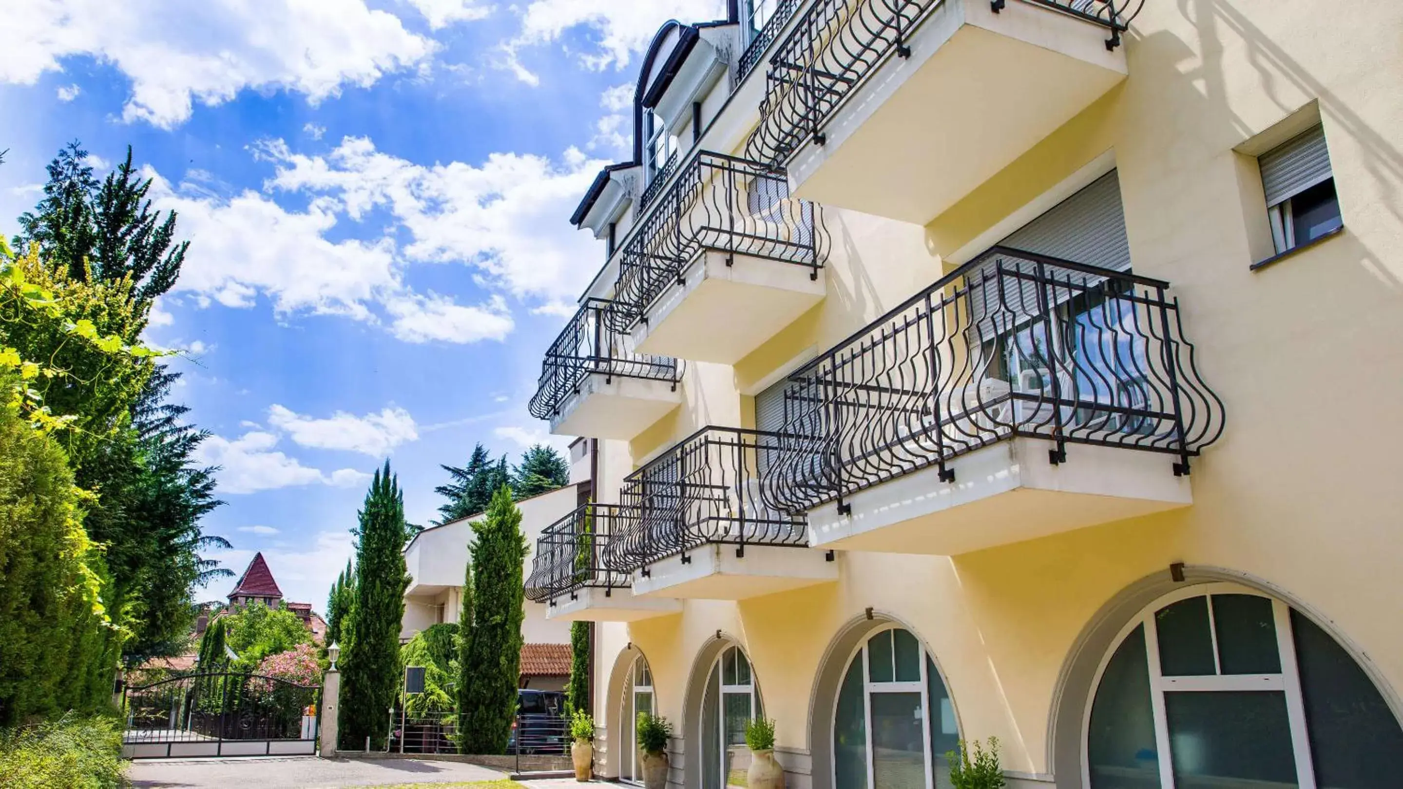 Facade/entrance, Property Building in Hotel Villa Laurus