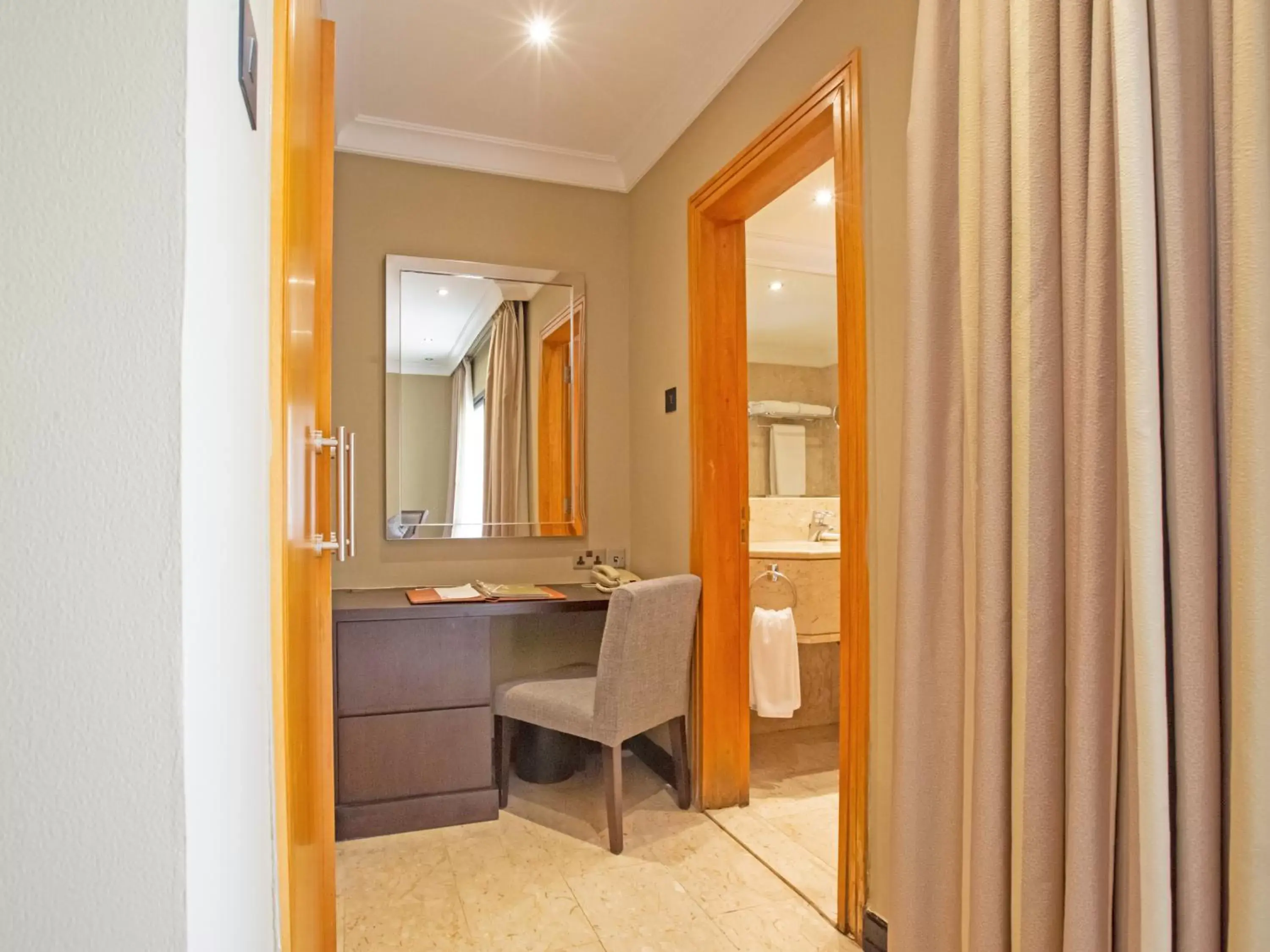 Bedroom, Bathroom in Dubai Marine Beach Resort & Spa