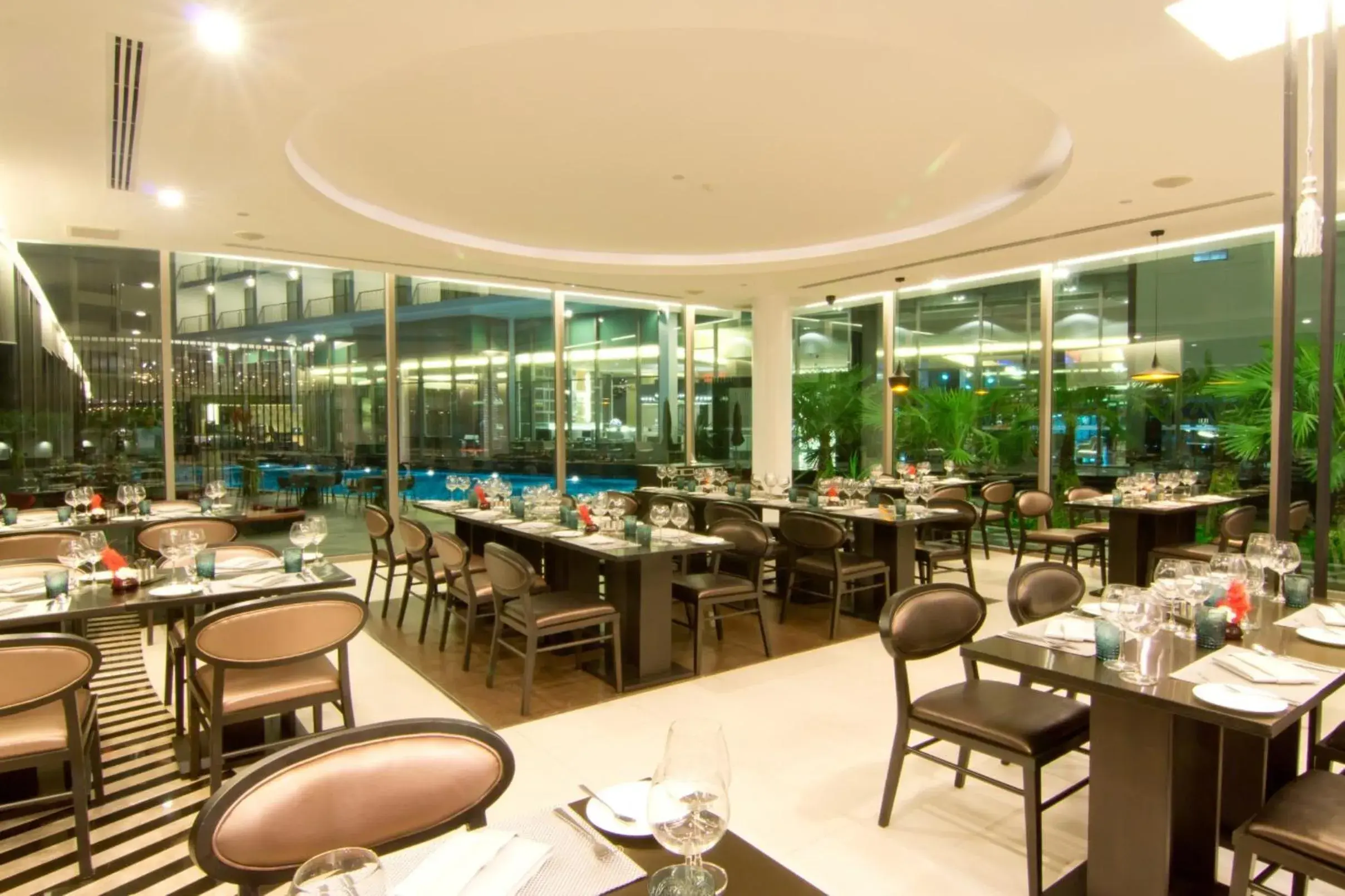 Restaurant/Places to Eat in Way Hotel Pattaya