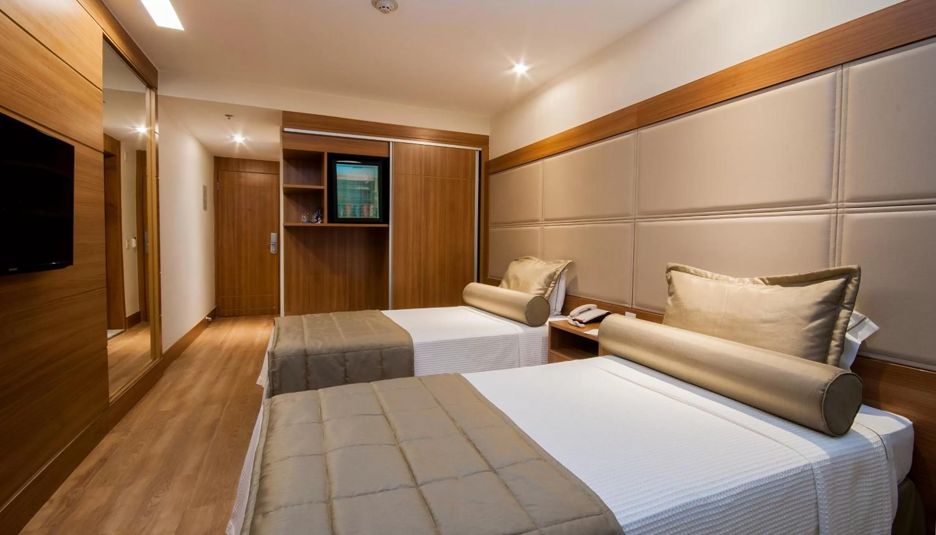 Property building, Bed in Américas Granada Hotel