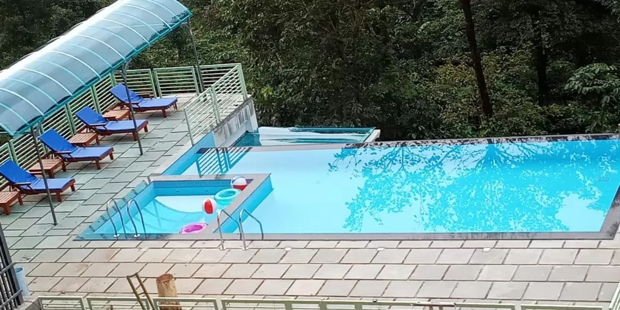 Swimming Pool in Woodrose Resort