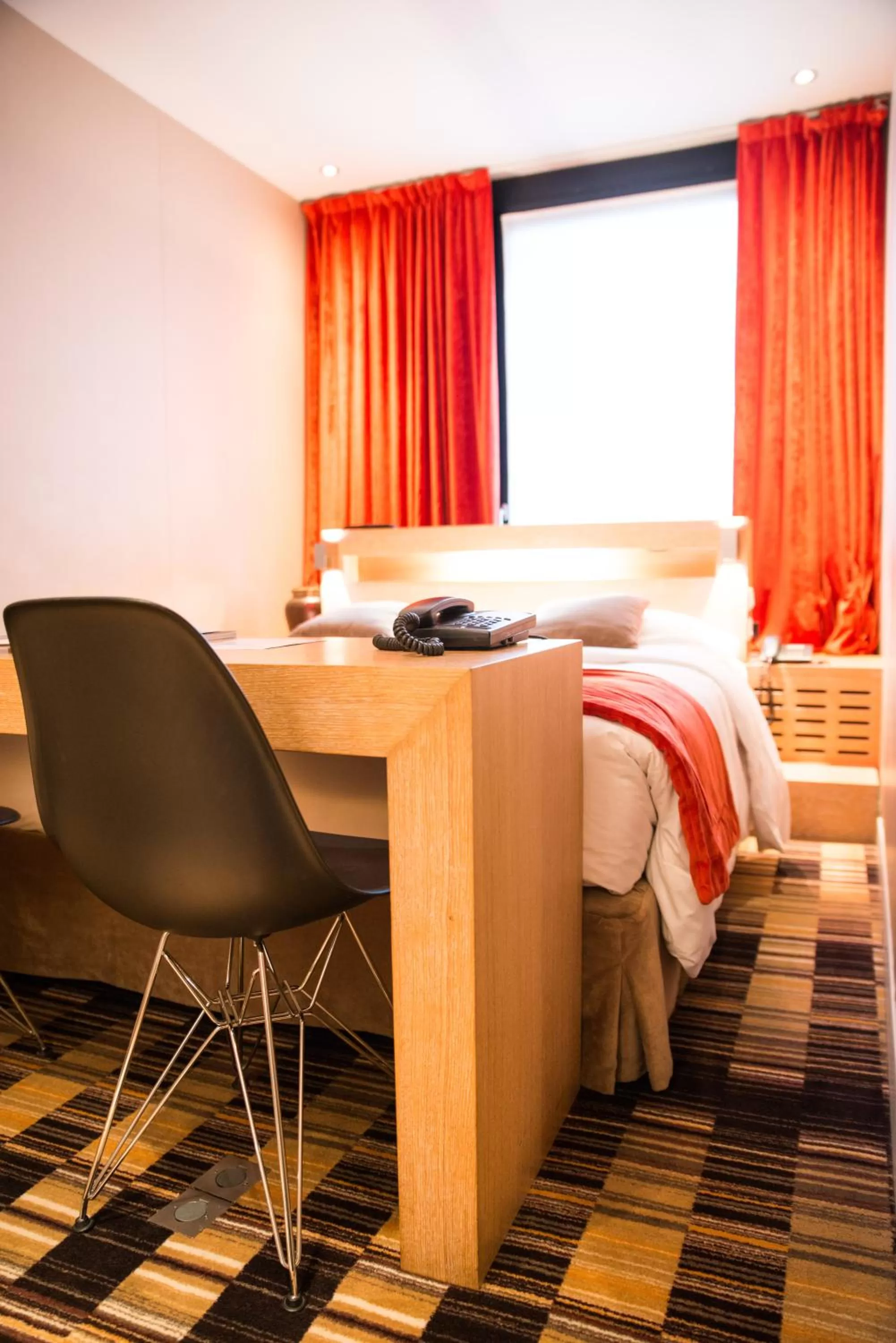 Bed in Golden Tulip Opera de Noailles