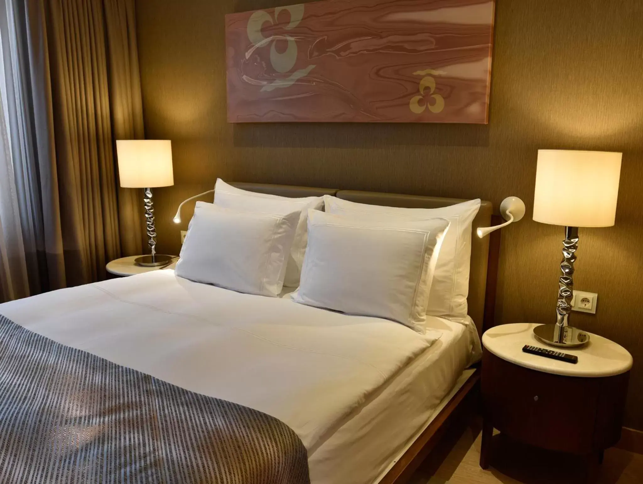 Bedroom, Bed in CVK Park Bosphorus Hotel Istanbul