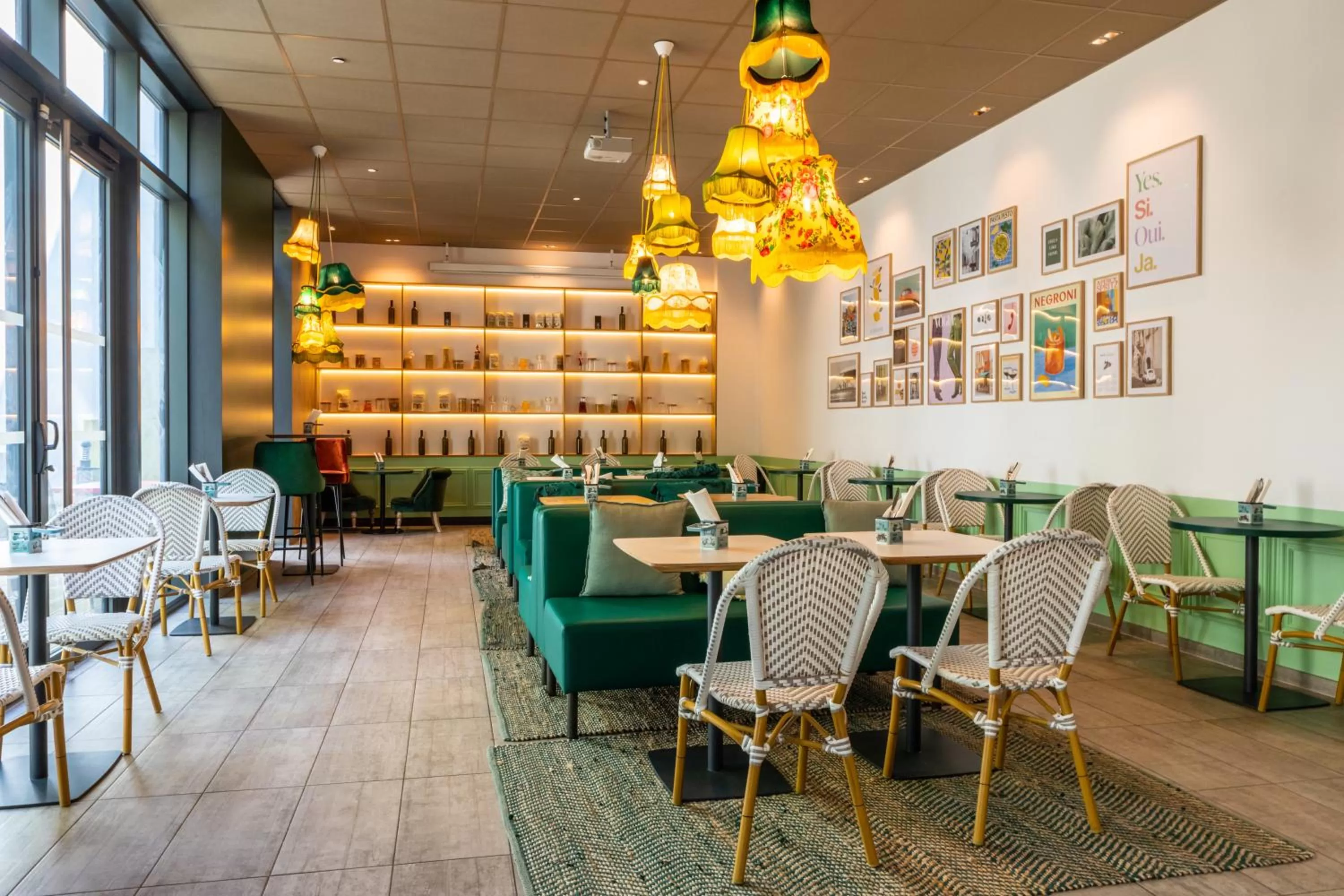 Restaurant/places to eat in ibis Paris Coeur d'Orly Airport