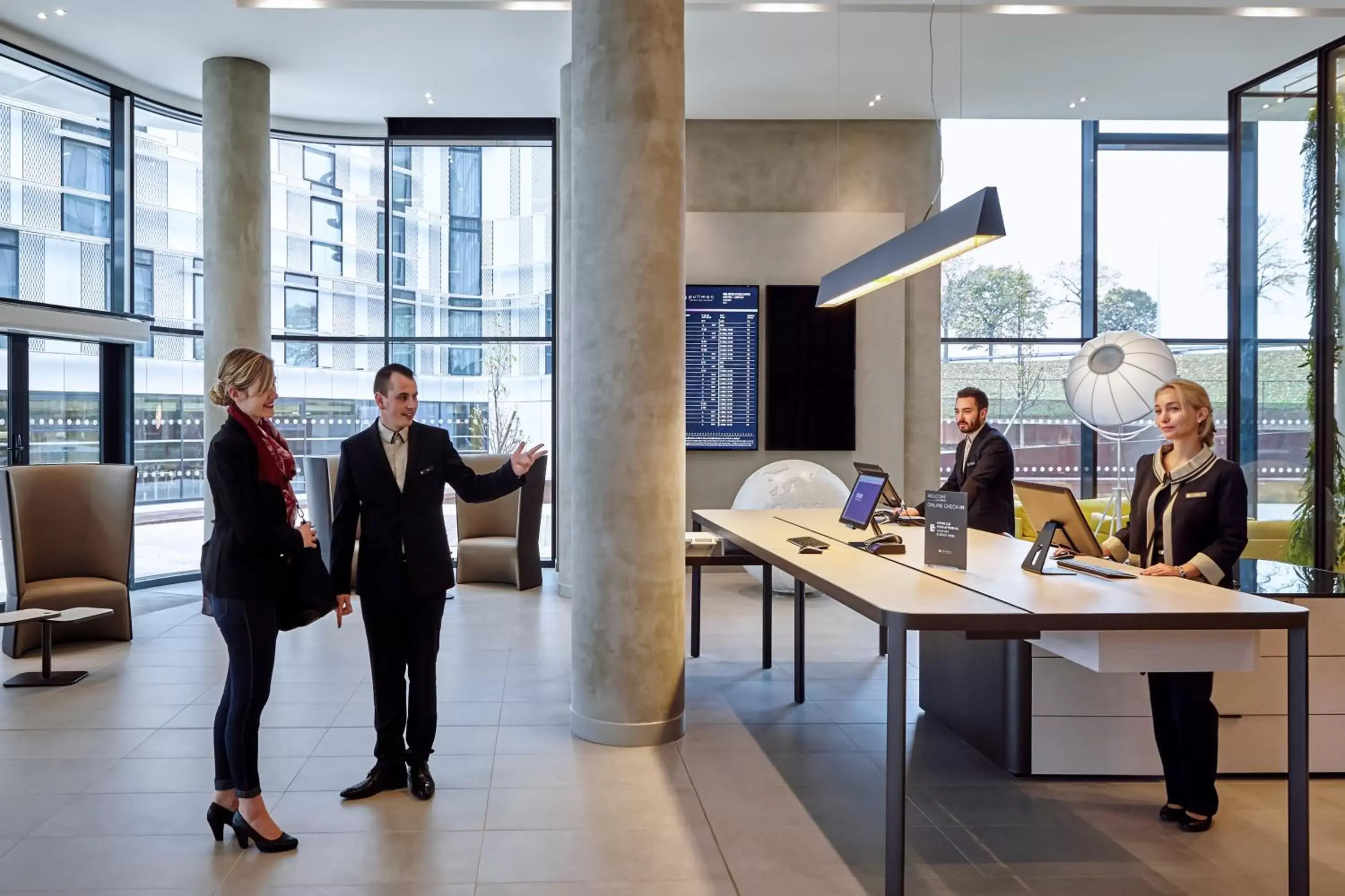 Lobby or reception in Pullman Paris Roissy Cdg Airport