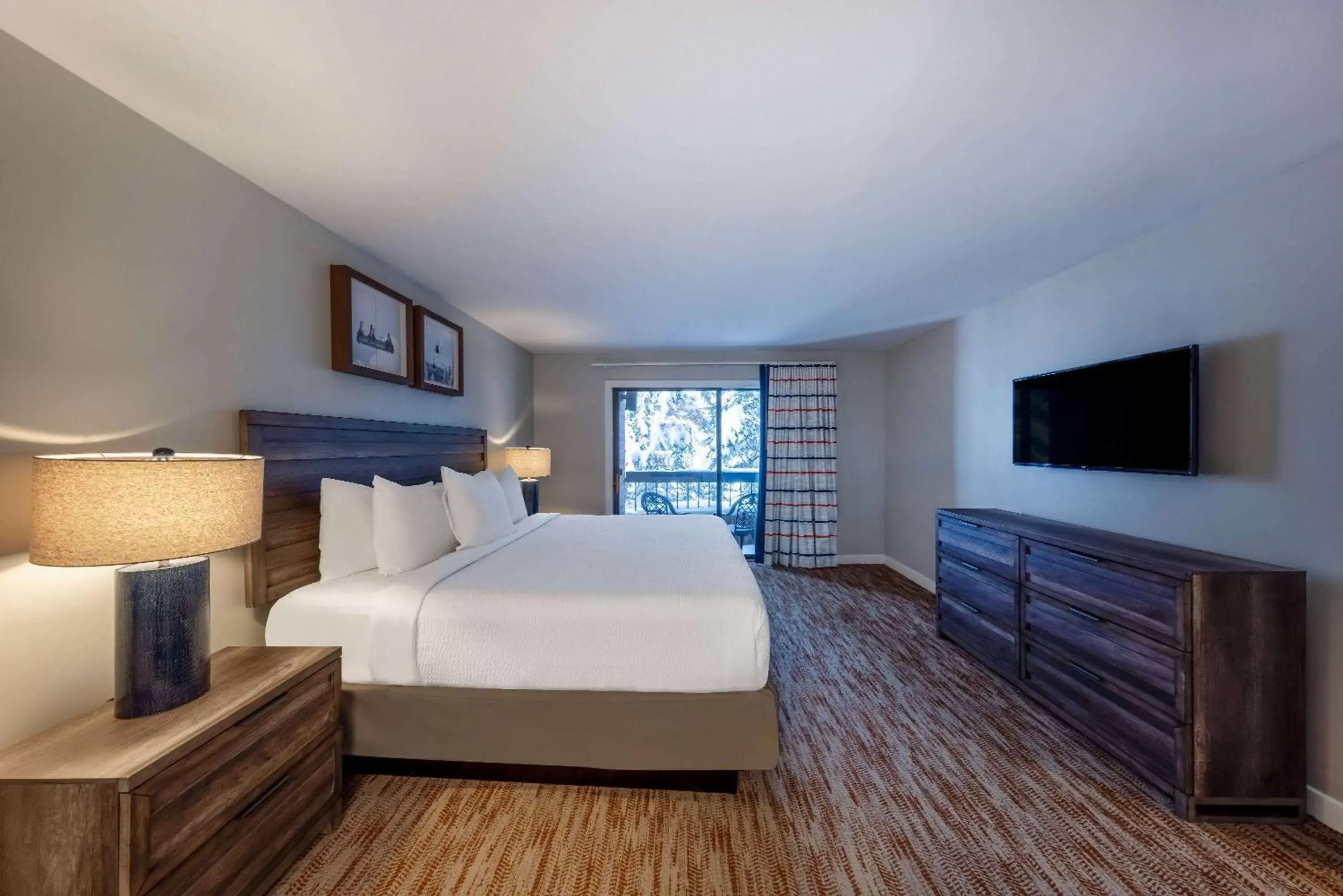 Bed in Park Plaza Resort Park City, a Ramada by Wyndham