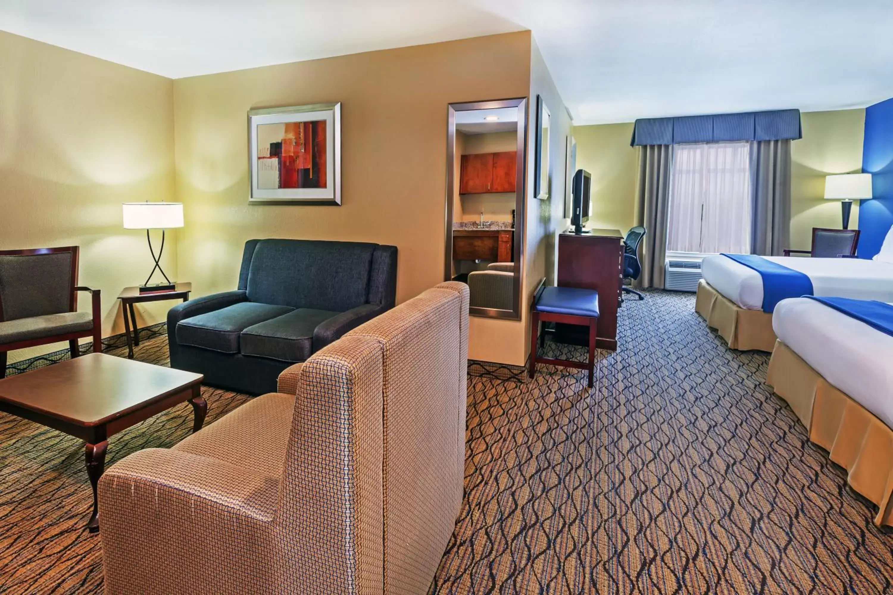 Bedroom, Seating Area in Holiday Inn Express Hotel & Suites Houston-Downtown Convention Center, an IHG Hotel