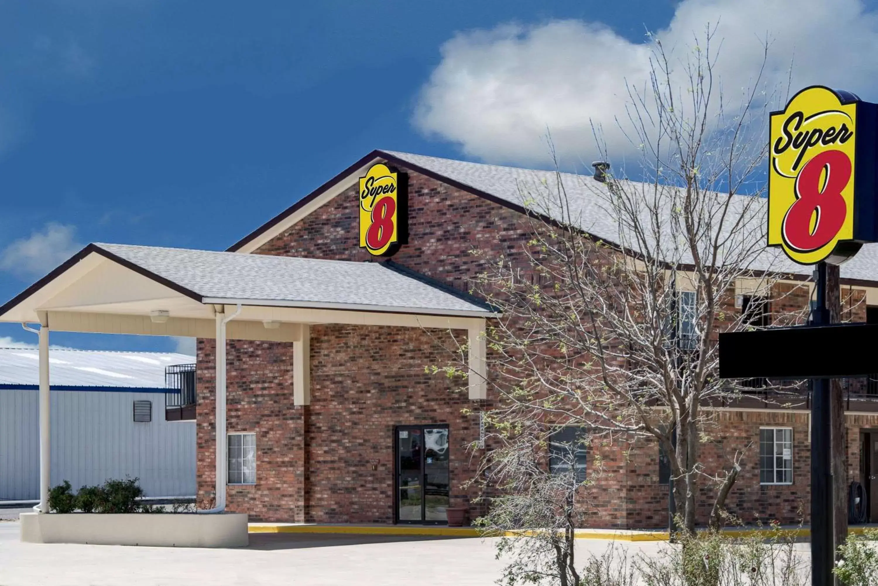 Property building in Super 8 by Wyndham Dumas TX Property building in Super 8 by Wyndham Dumas TX