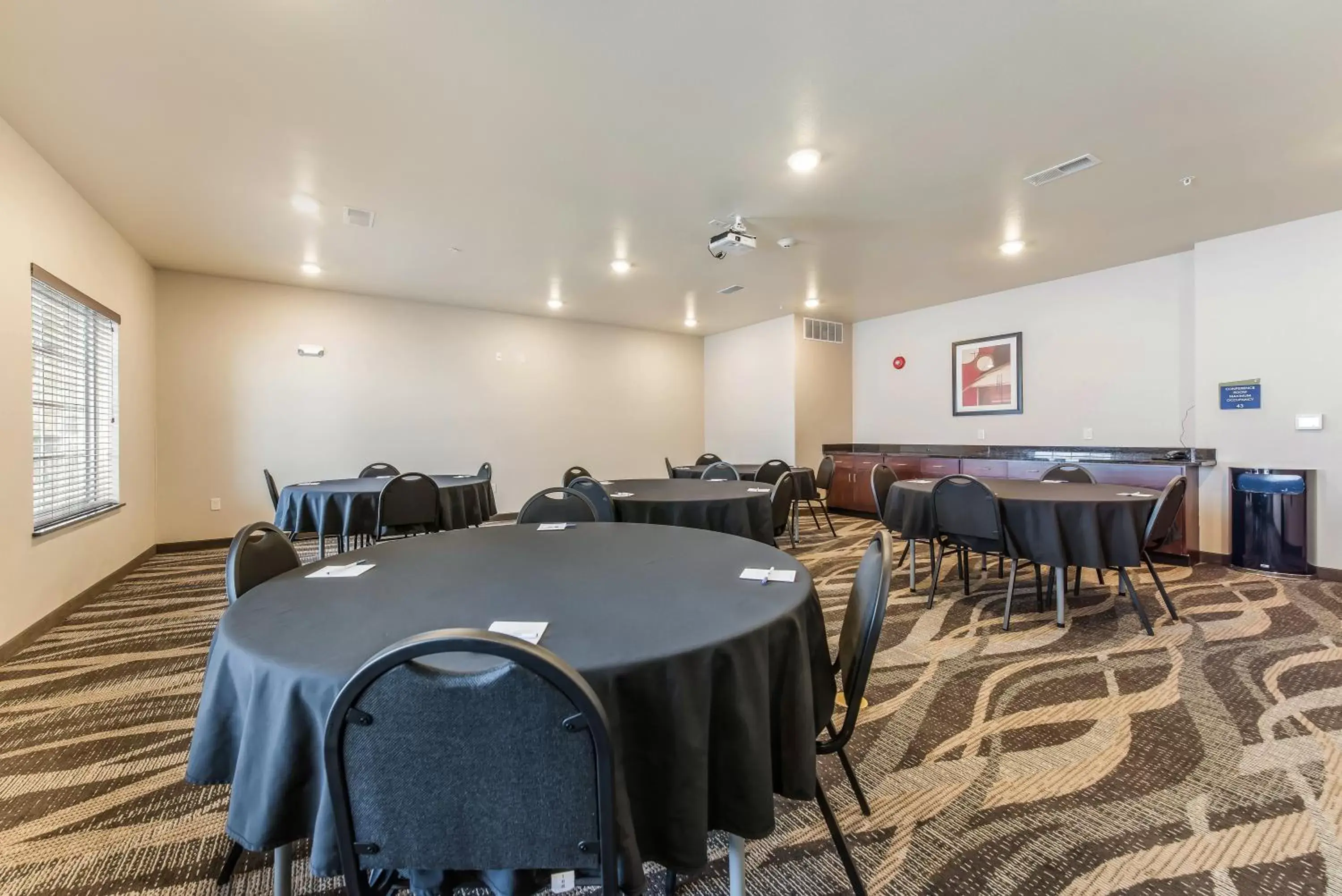 Meeting/conference room in Cobblestone Hotel & Suites - Hutchinson