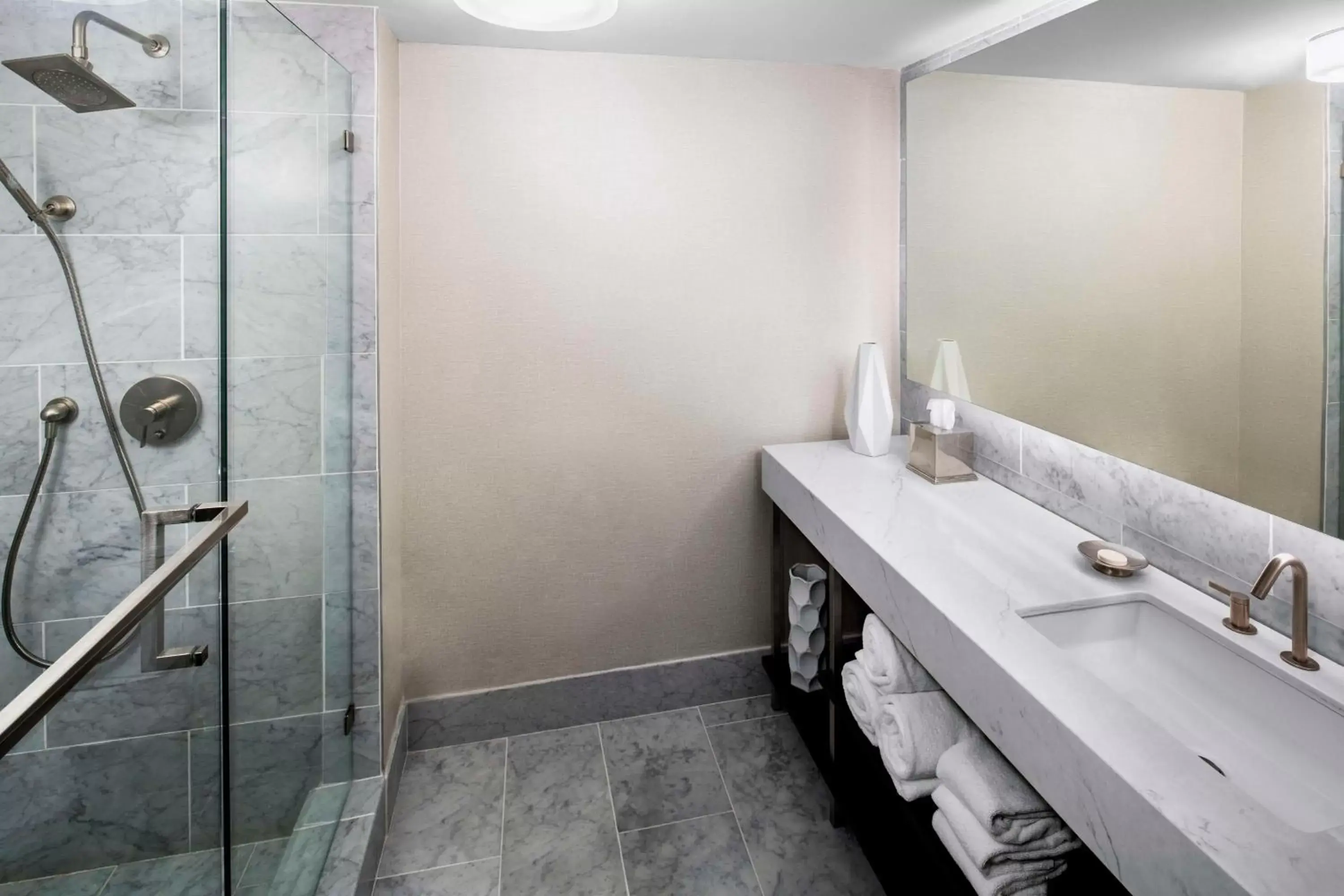 Photo of the whole room, Bathroom in Hyatt Regency Wichita