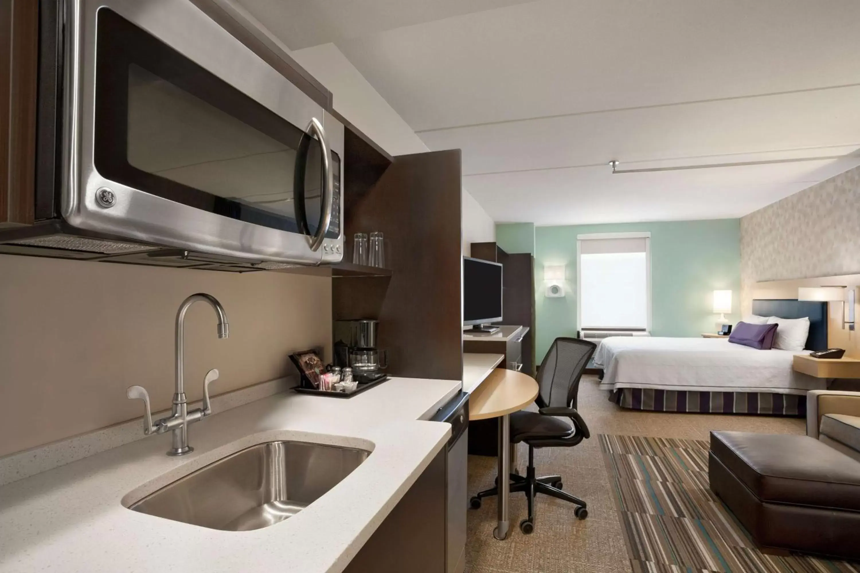 Bedroom, Kitchen/Kitchenette in Home2 Suites by Hilton Philadelphia Convention Center