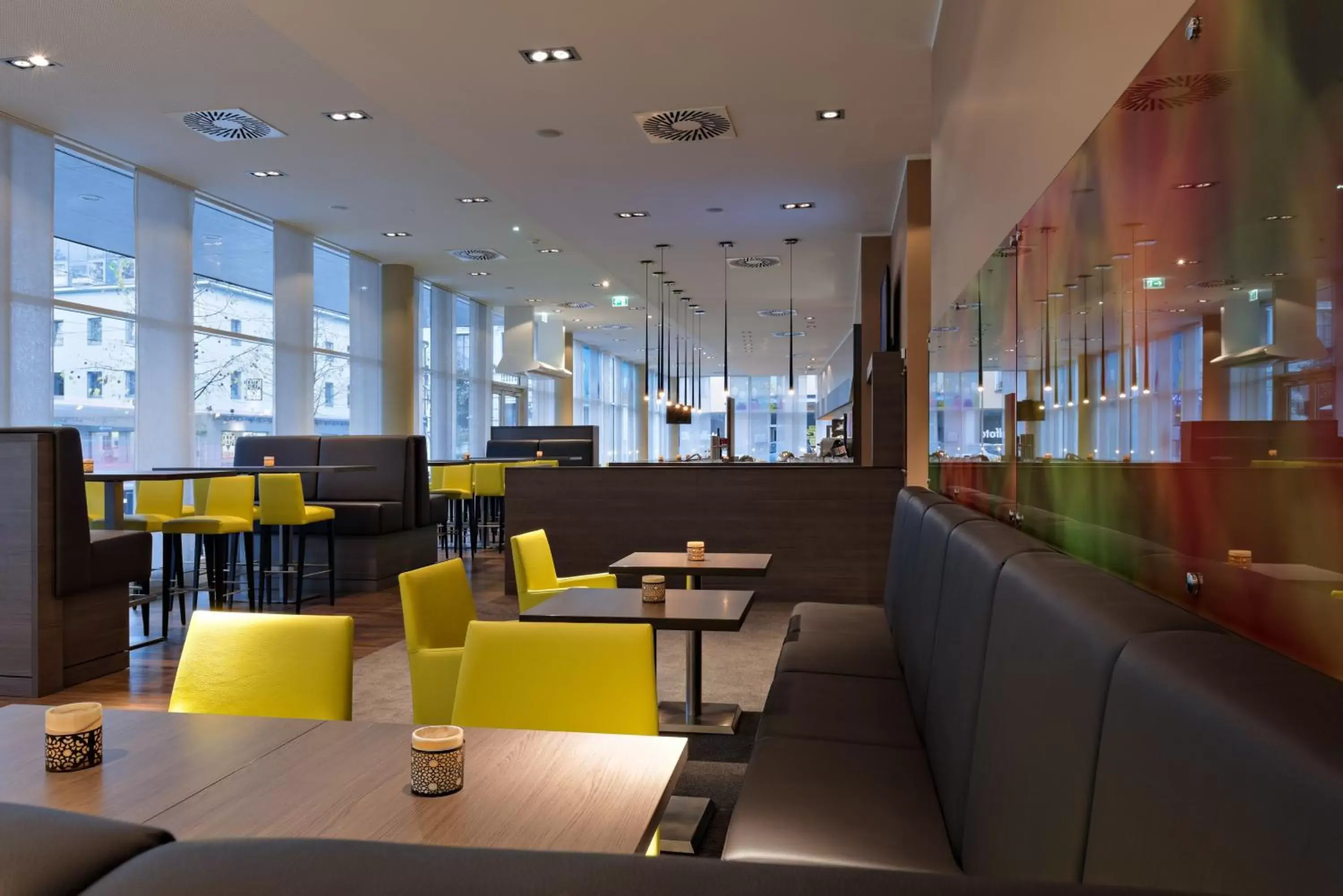 Lounge or bar, Restaurant/Places to Eat in Park Inn by Radisson Linz