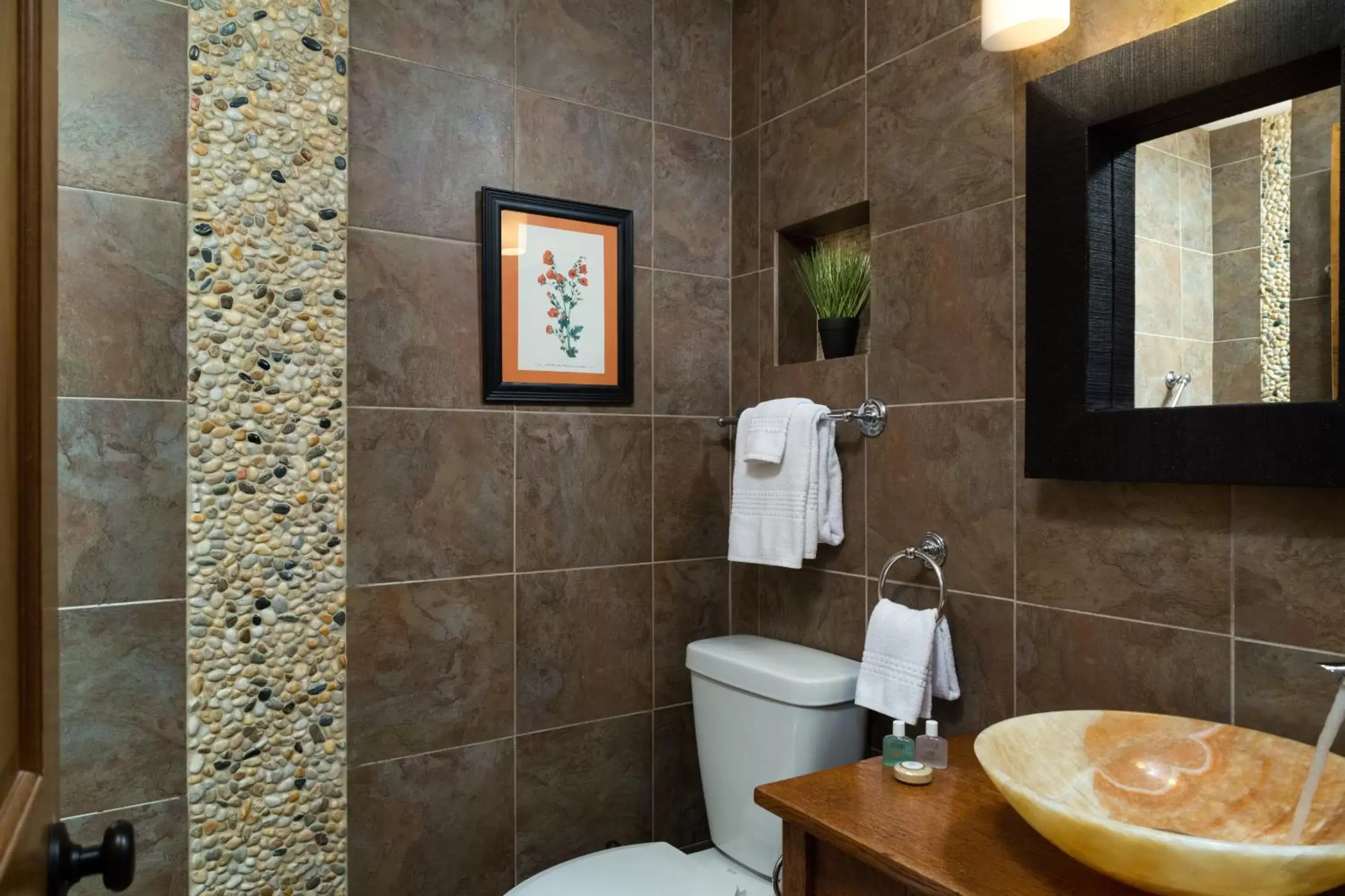 Room 8 - Estate King Cottage with Loft in Four Chimneys Inn Room 8 - Estate King Cottage with Loft in Four Chimneys Inn