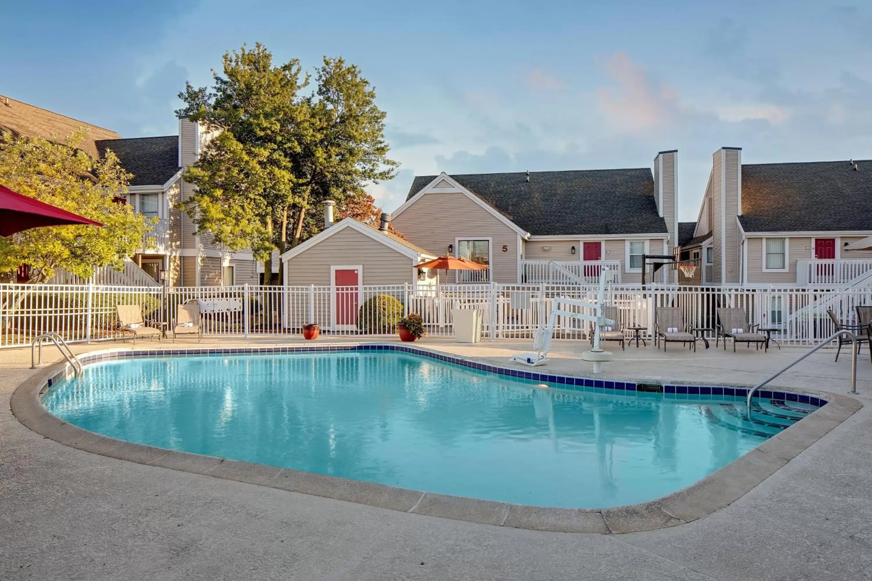 Swimming pool, Property Building in Residence Inn Lexington North