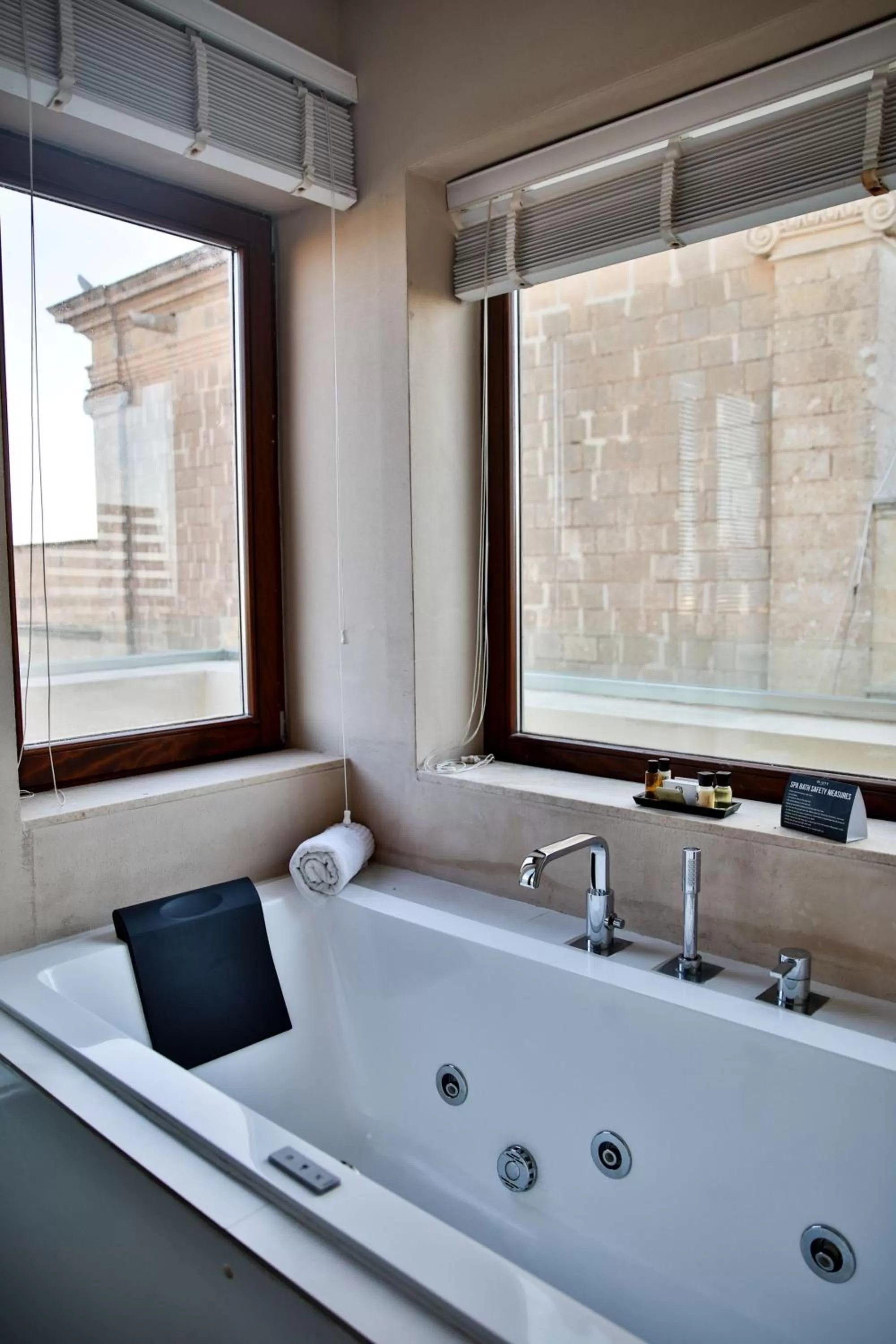 Public Bath in Quaint Boutique Hotel Nadur