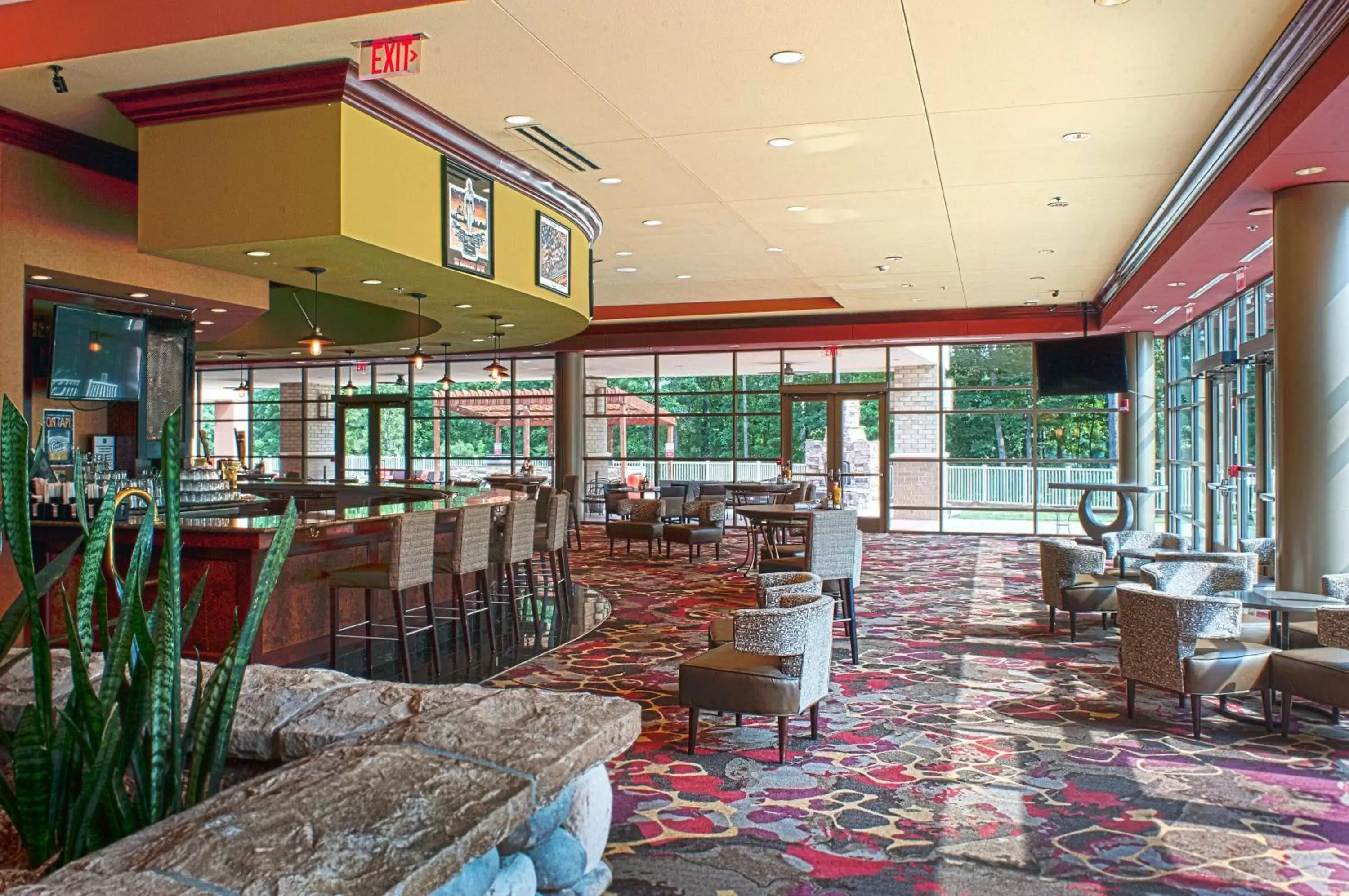 Lounge or bar in Embassy Suites by Hilton Charlotte Concord Golf Resort & Spa