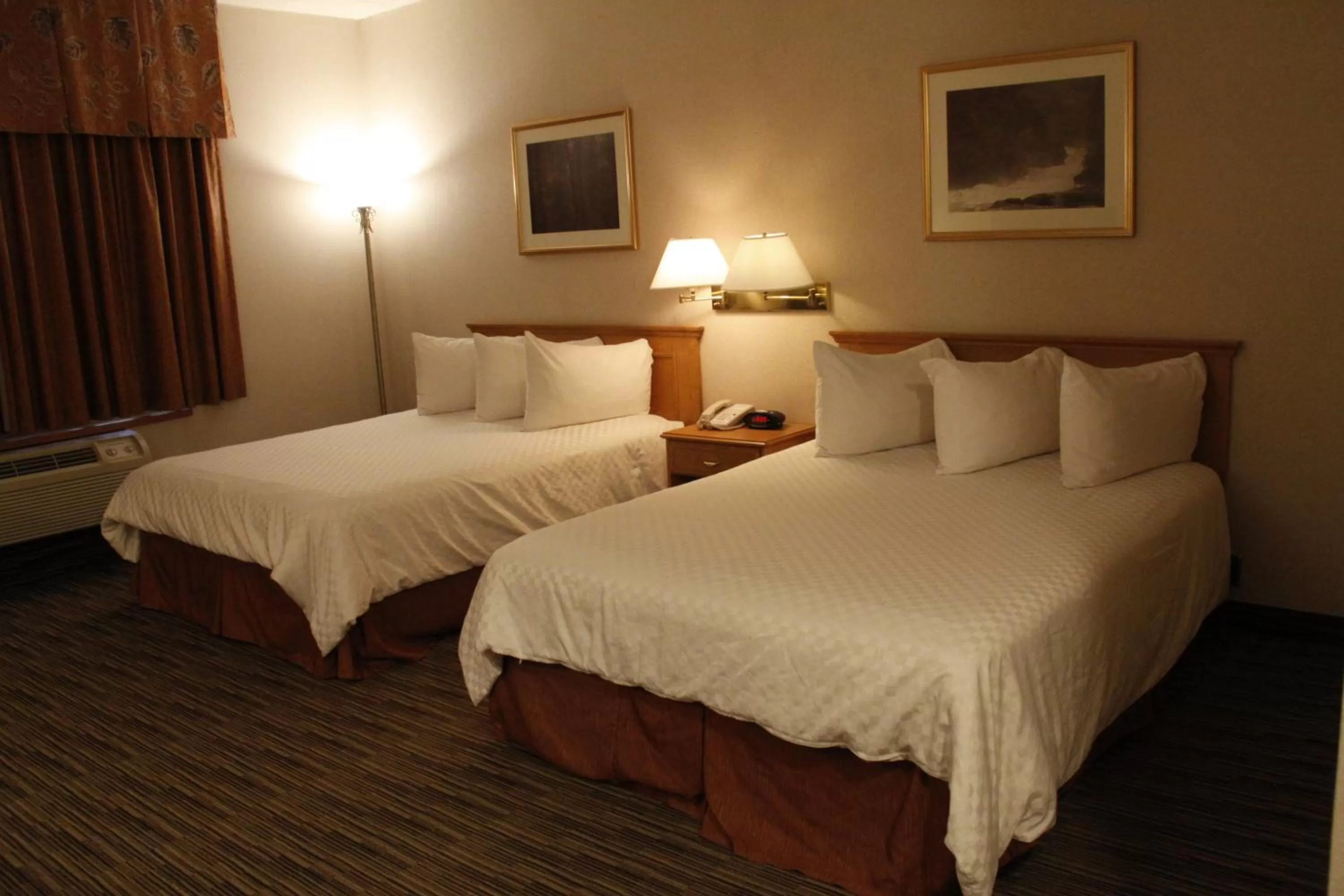Bed in Humphry Inn and Suites