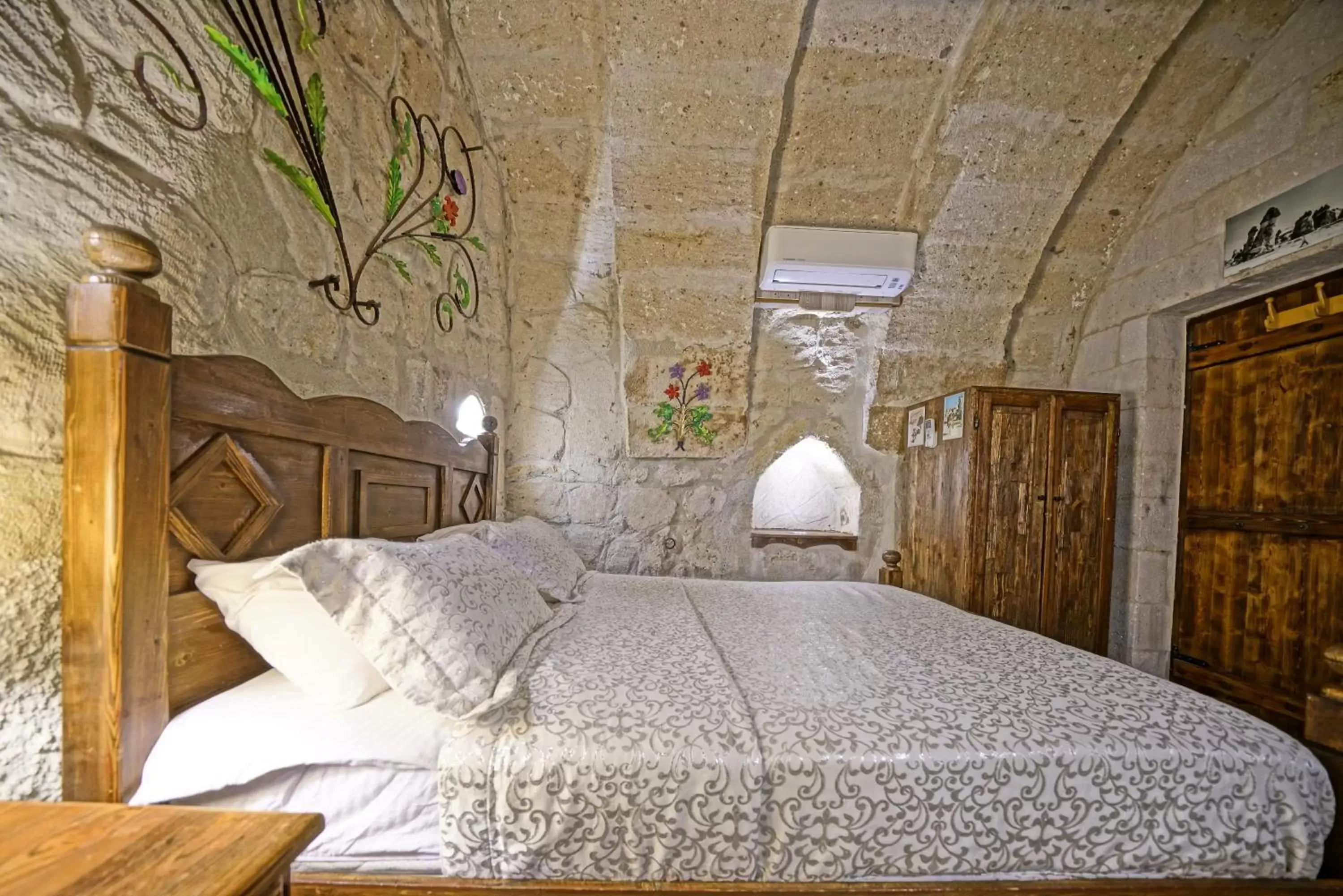 Bed in Maccan Cave Hotel