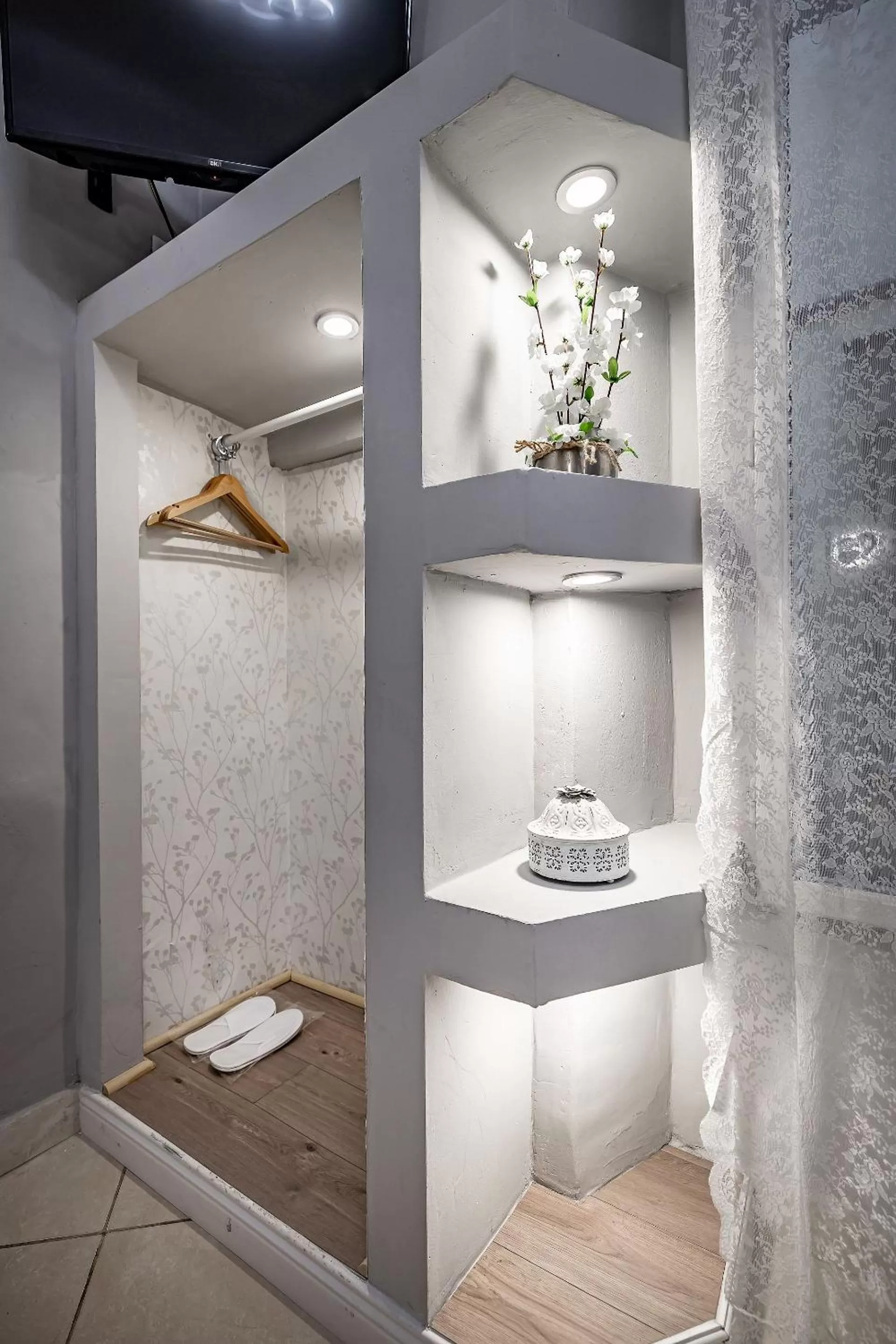 wardrobe in HOTEL VENETO con accesso ZTL