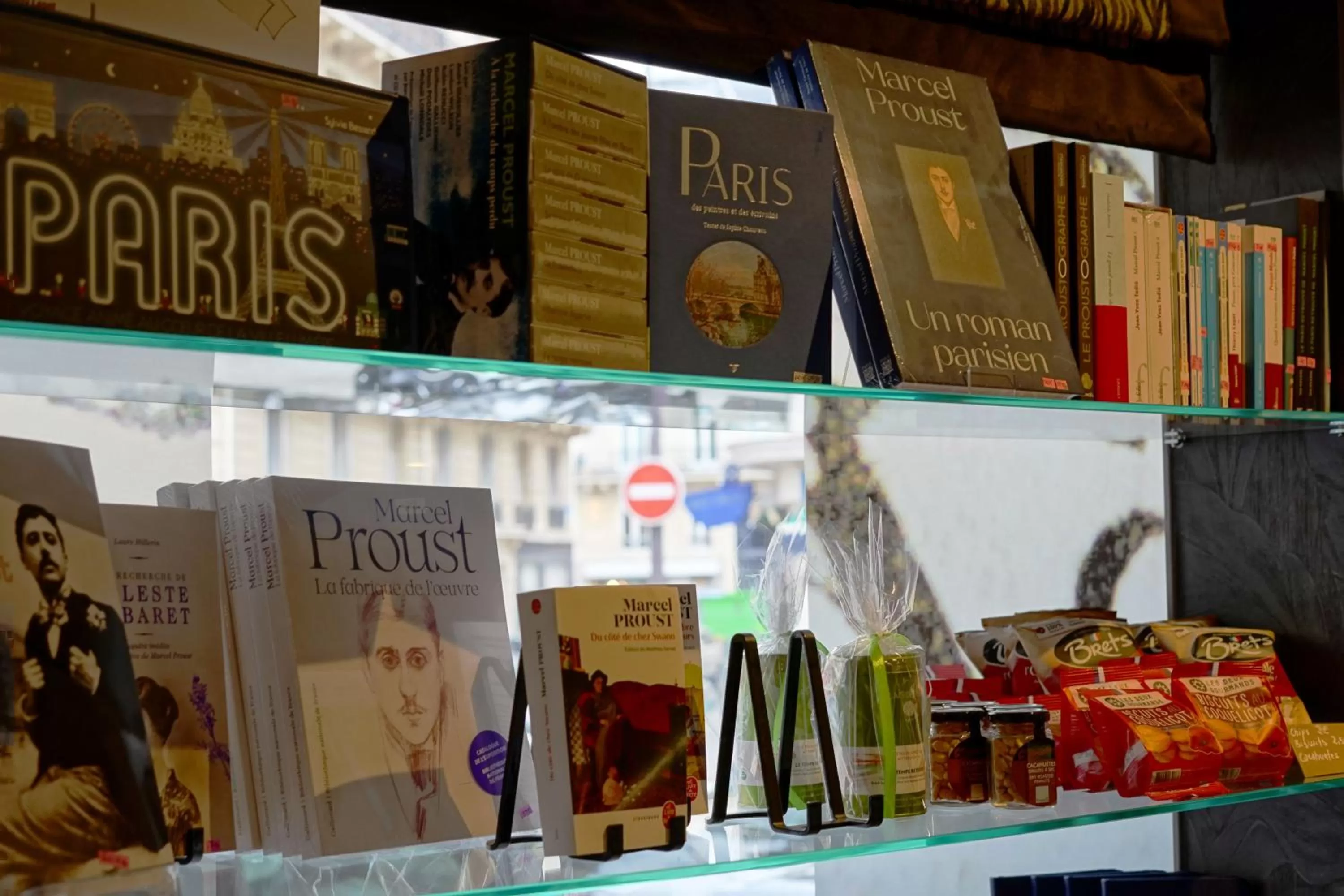 On-site shops in Hotel Litteraire Le Swann, BW Premier Collection