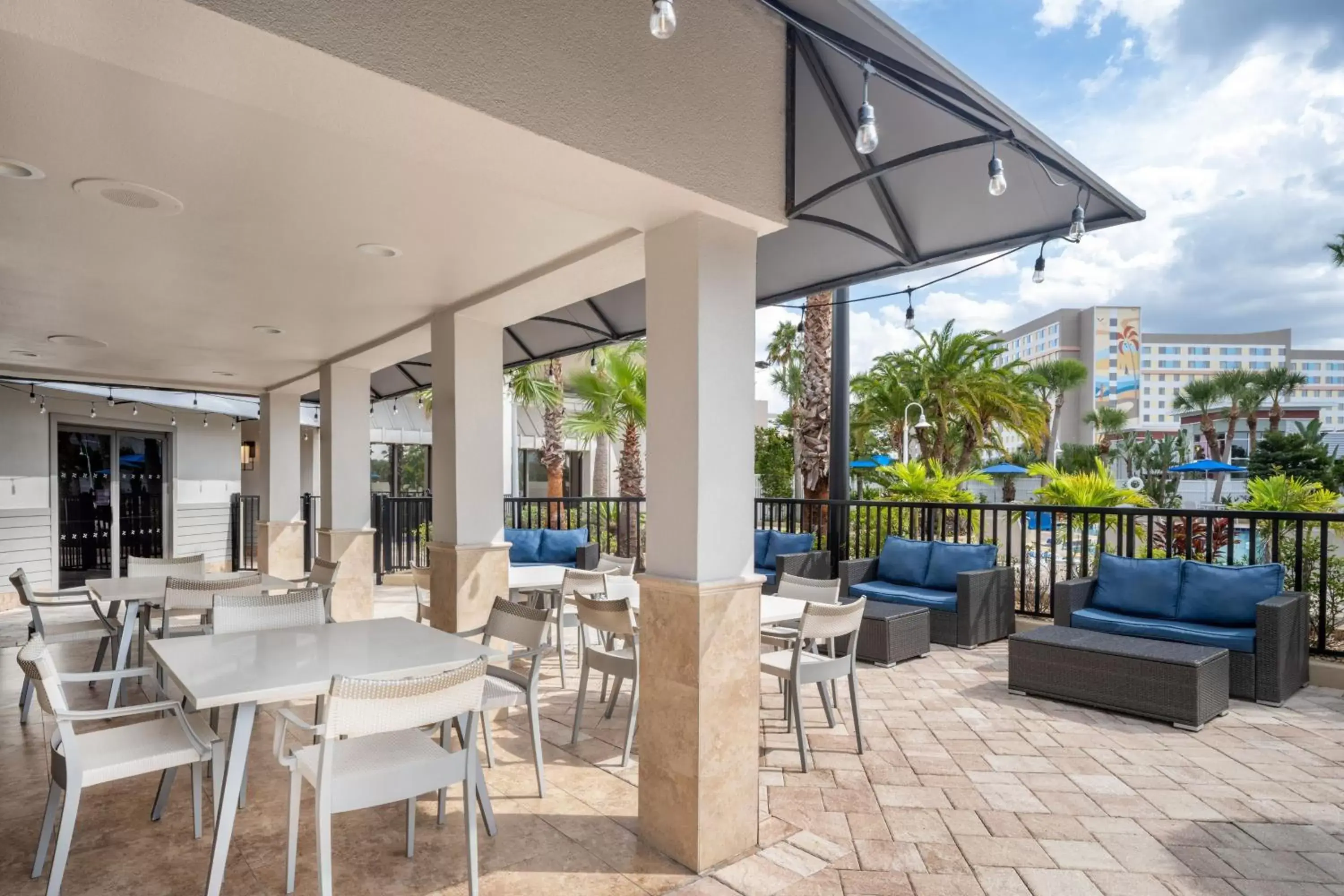 Swimming pool, Restaurant/Places to Eat in Four Points by Sheraton Orlando International Drive