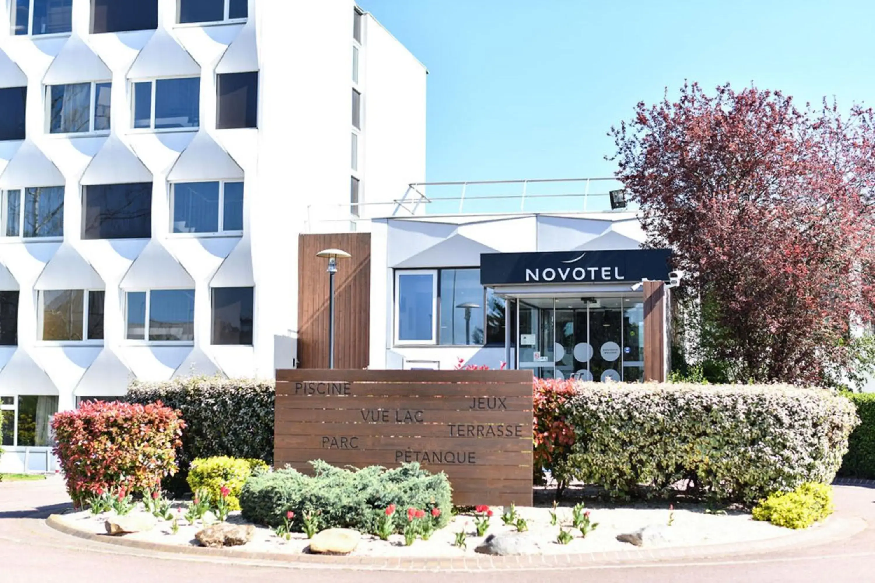 Facade/entrance, Property Building in Novotel Paris Créteil Le Lac