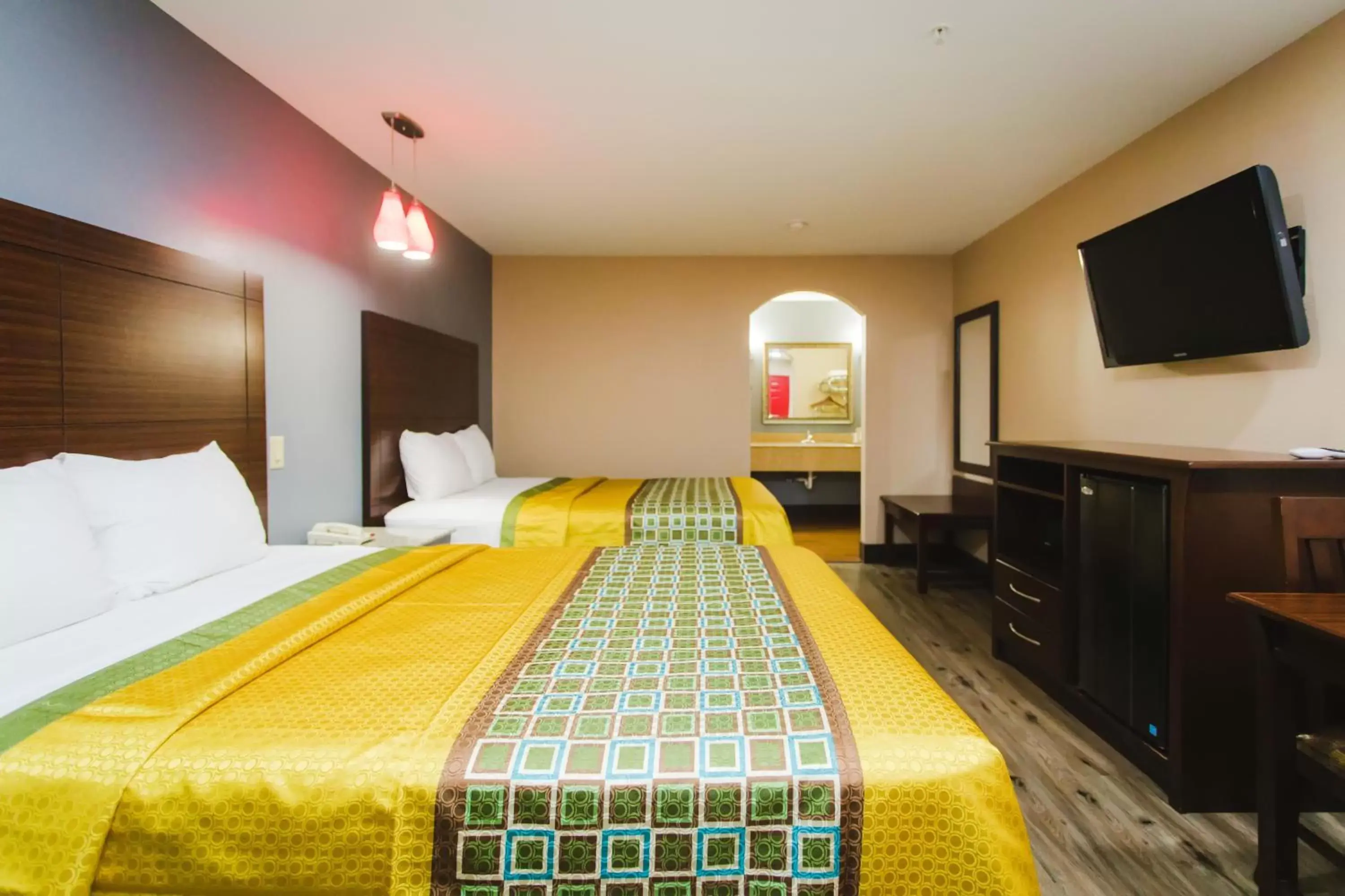 Queen Room with Two Queen Beds - Smoking in Home Place Inn Queen Room with Two Queen Beds - Smoking in Home Place Inn