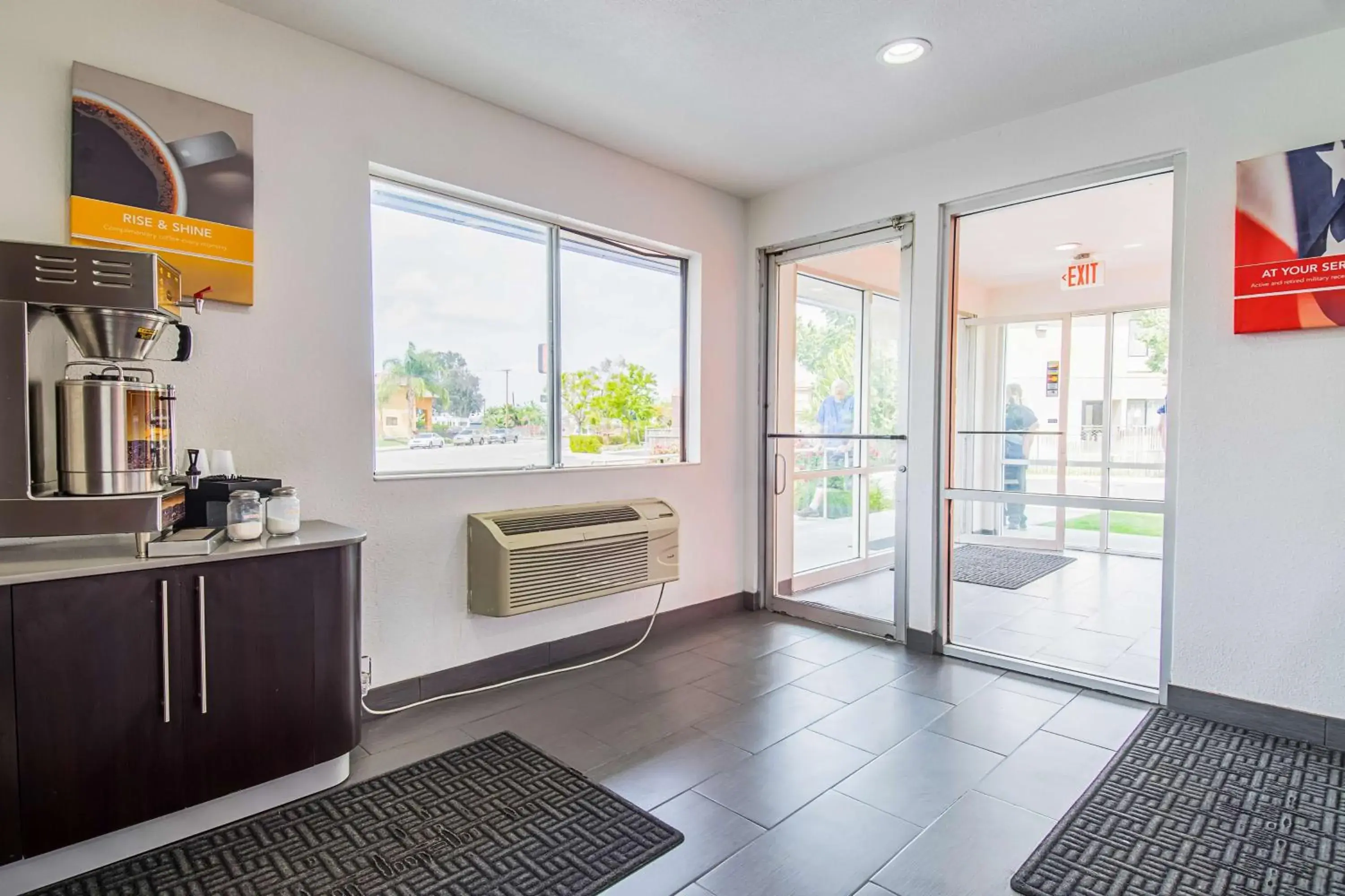 Lobby or reception in Motel 6-Bakersfield, CA - Airport