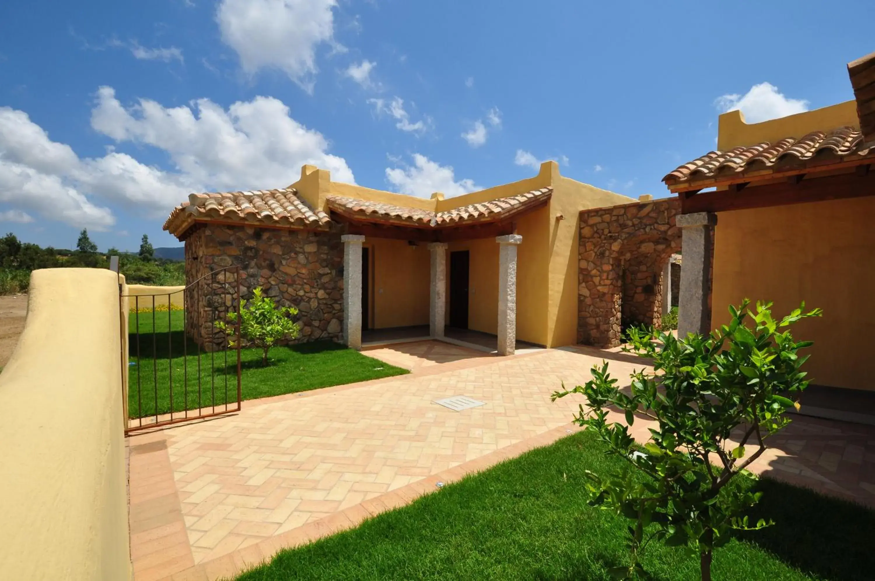 Garden, Property Building in Le Anfore Hotel