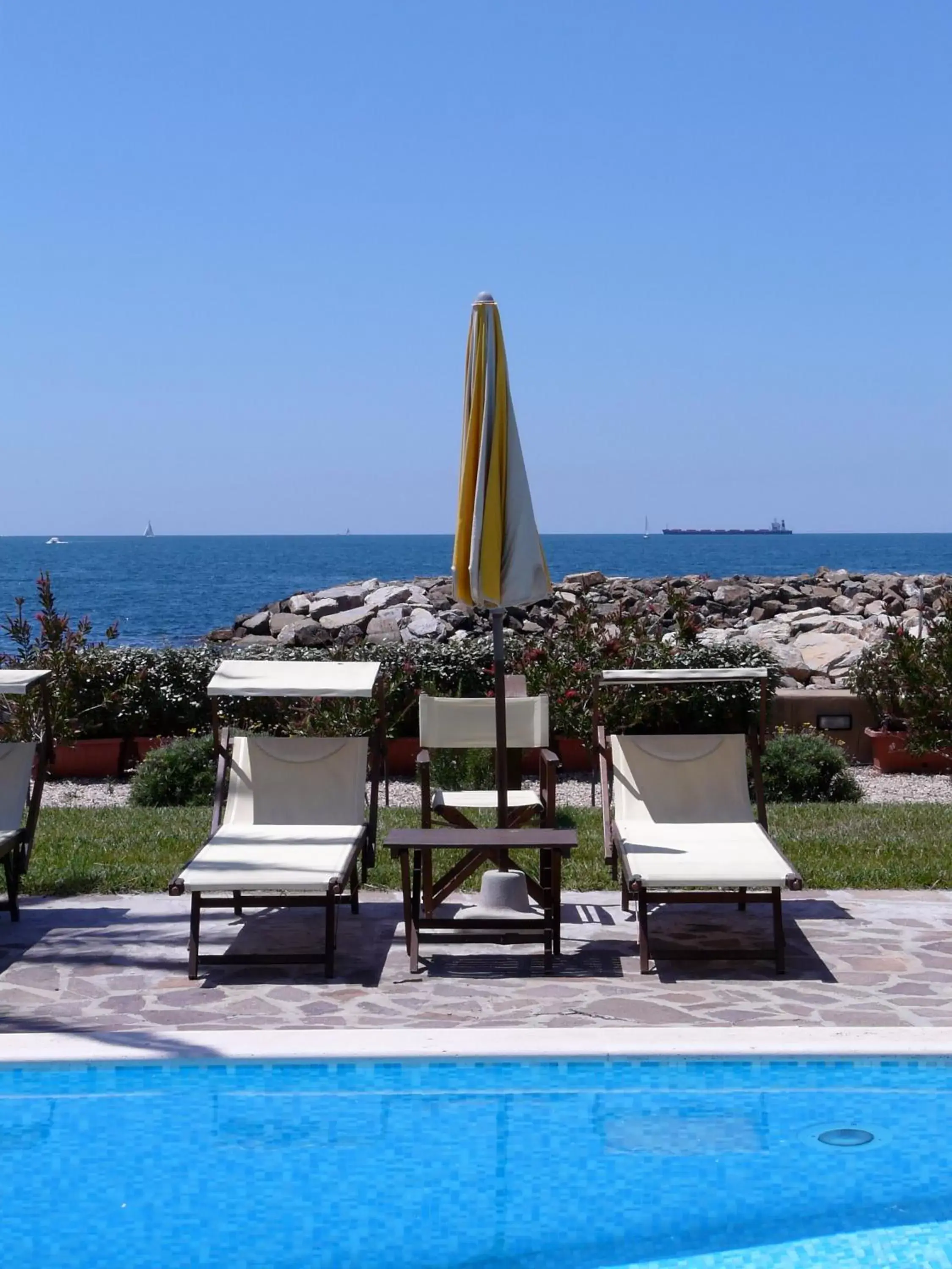 Balcony/Terrace, Swimming Pool in Mercure Civitavecchia Sunbay Park Hotel