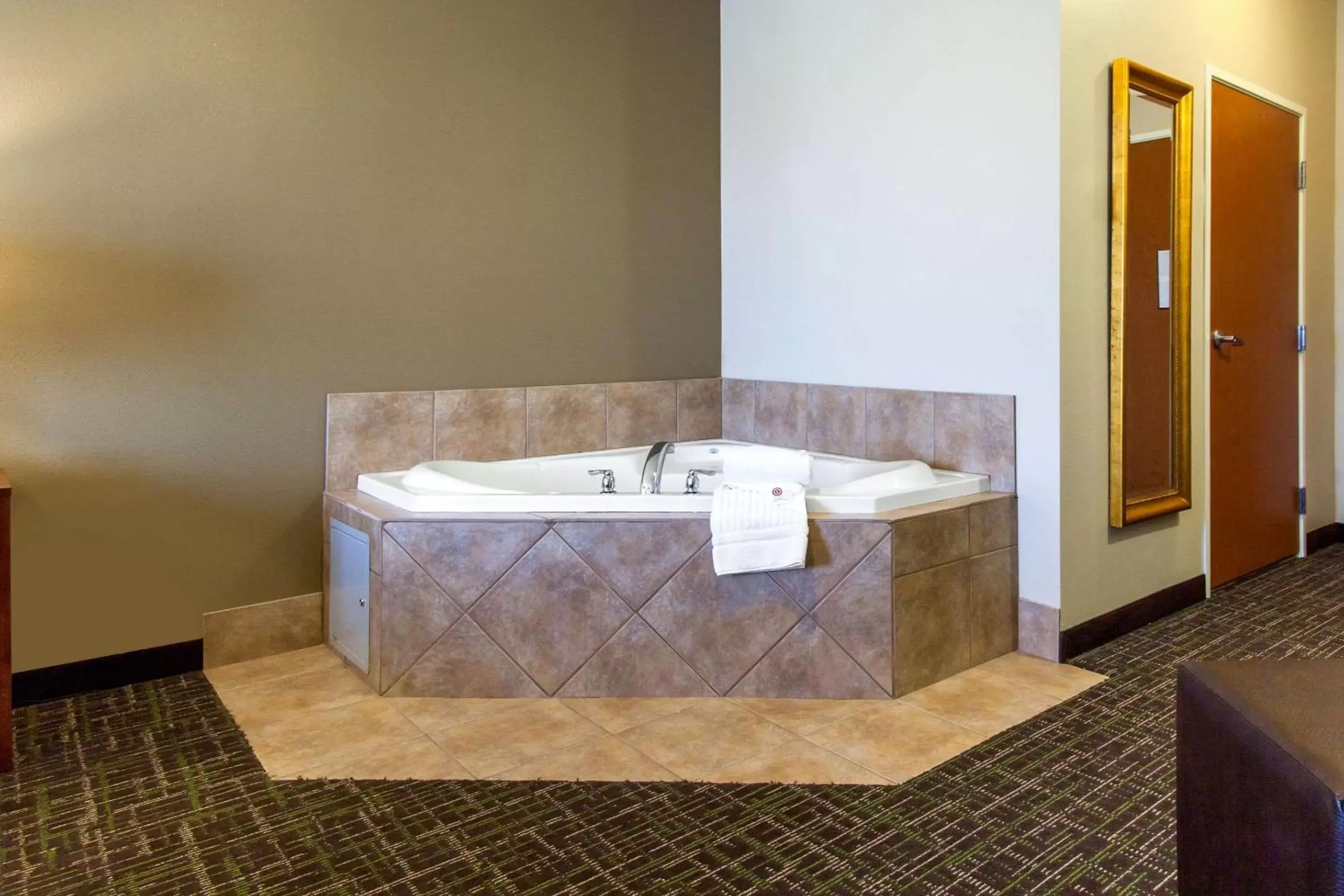 Photo of the whole room, Bathroom in Comfort Inn & Suites Norman near University