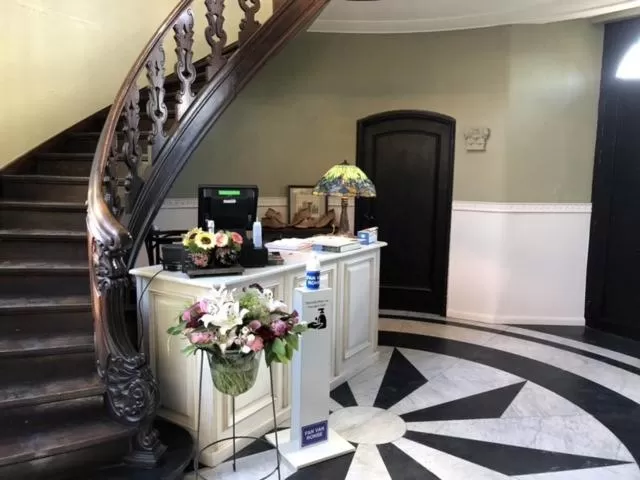 Property building in La Posterie