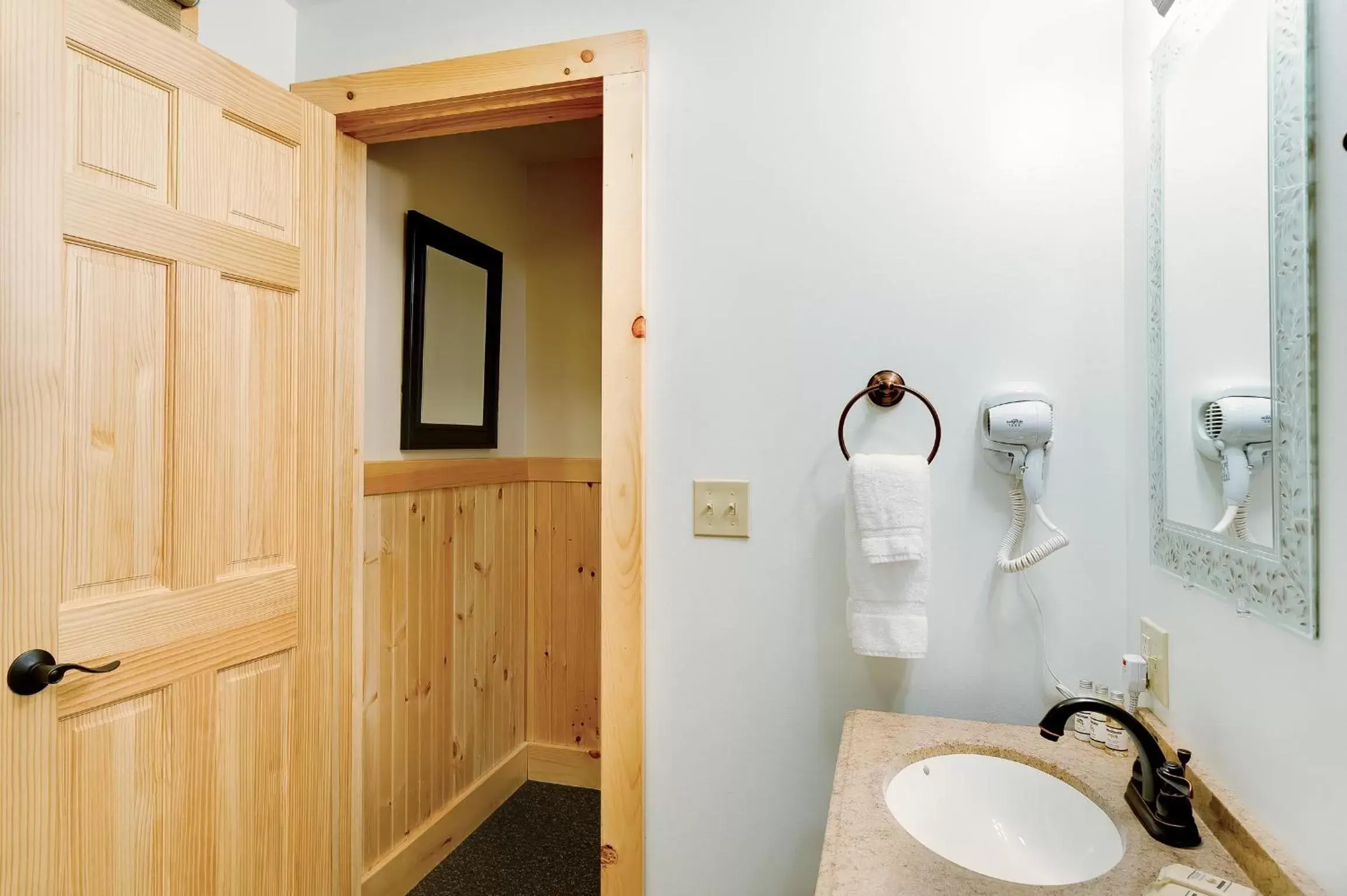 Bathroom in Cobble Mountain Lodge