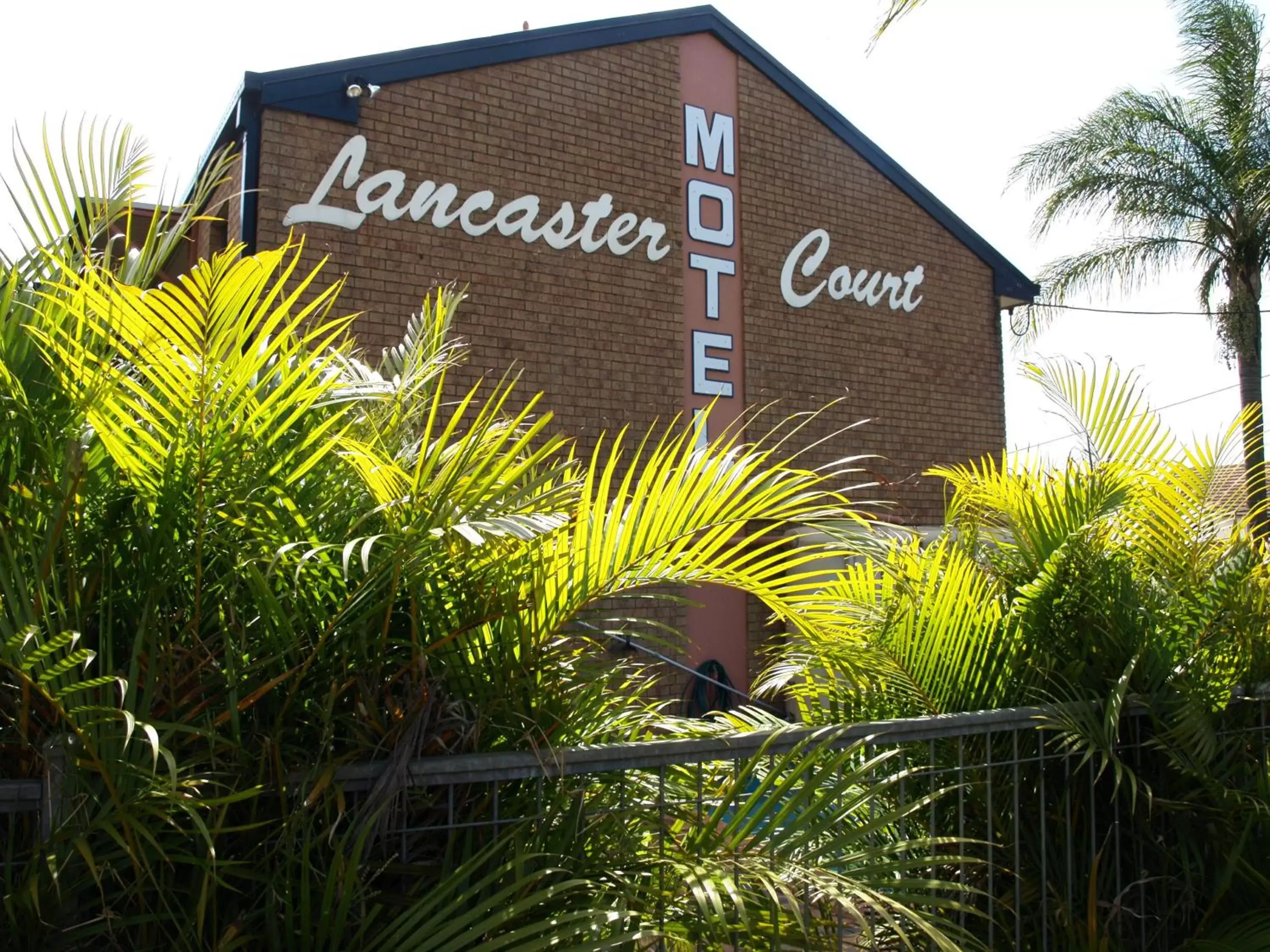 Facade/entrance, Property Building in Lancaster Court Motel