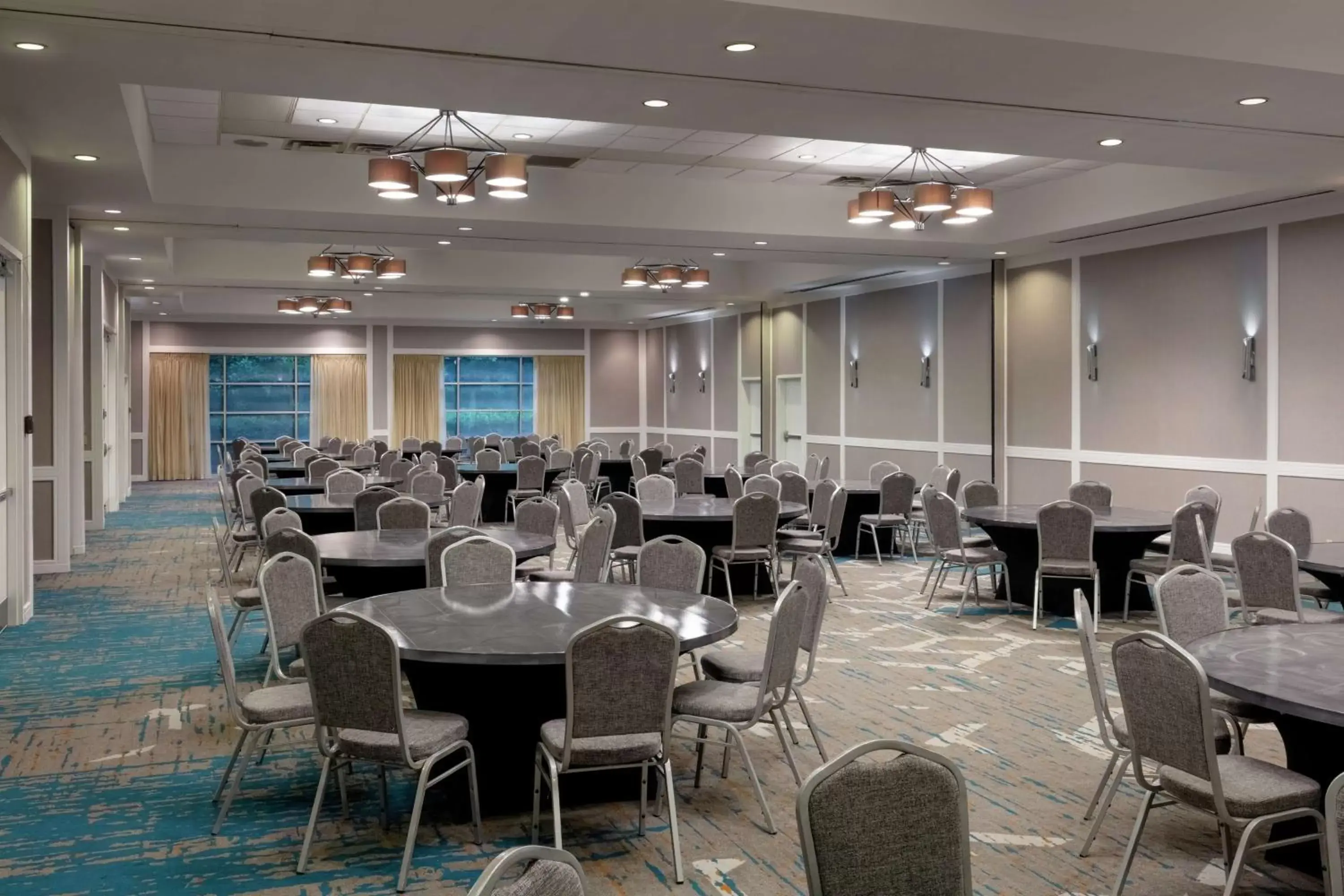 Meeting/conference room, Restaurant/Places to Eat in DoubleTree Birmingham Perimeter Park