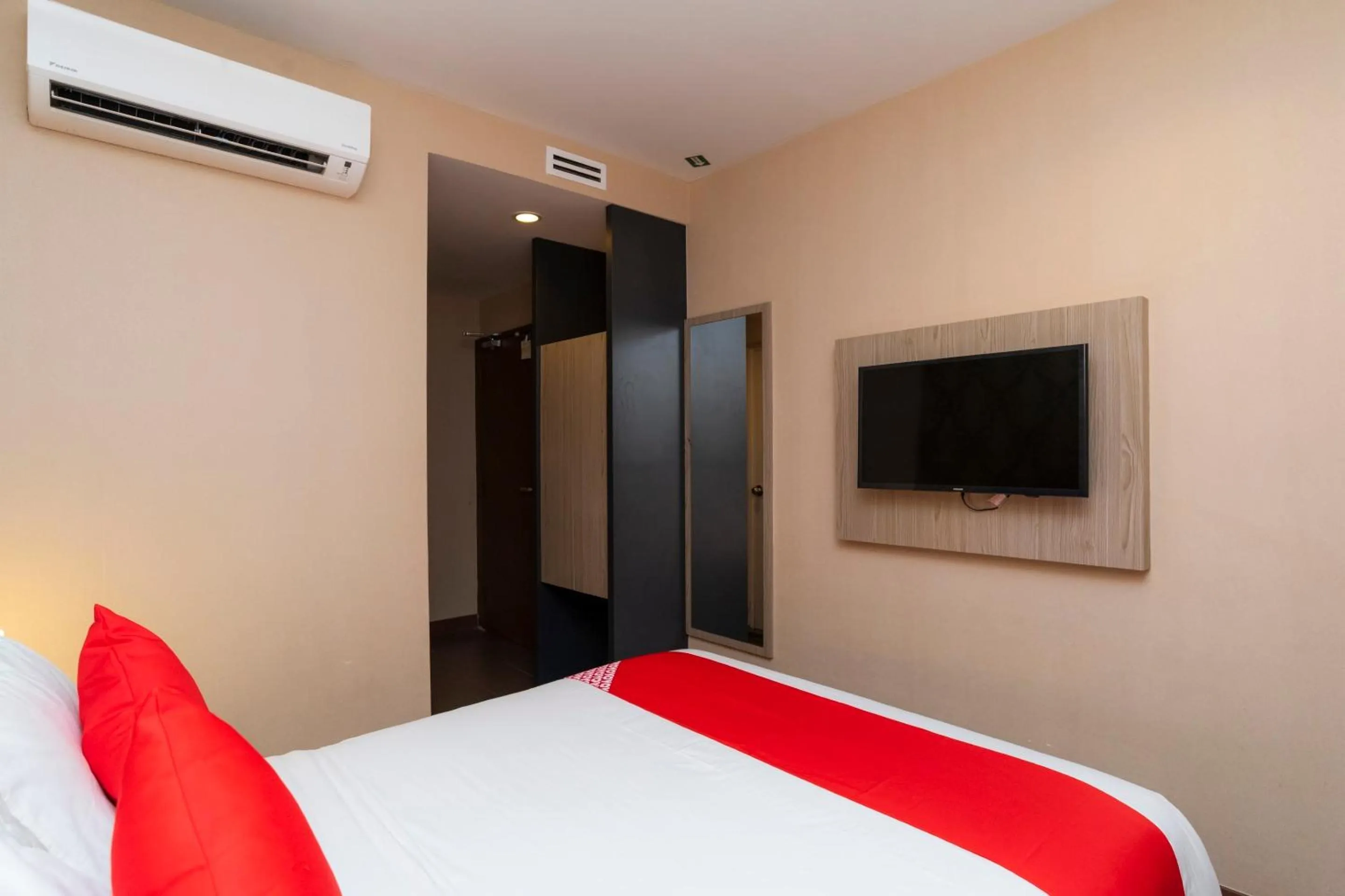 Bedroom, Bed in Hotel 101 Ulu Tiram
