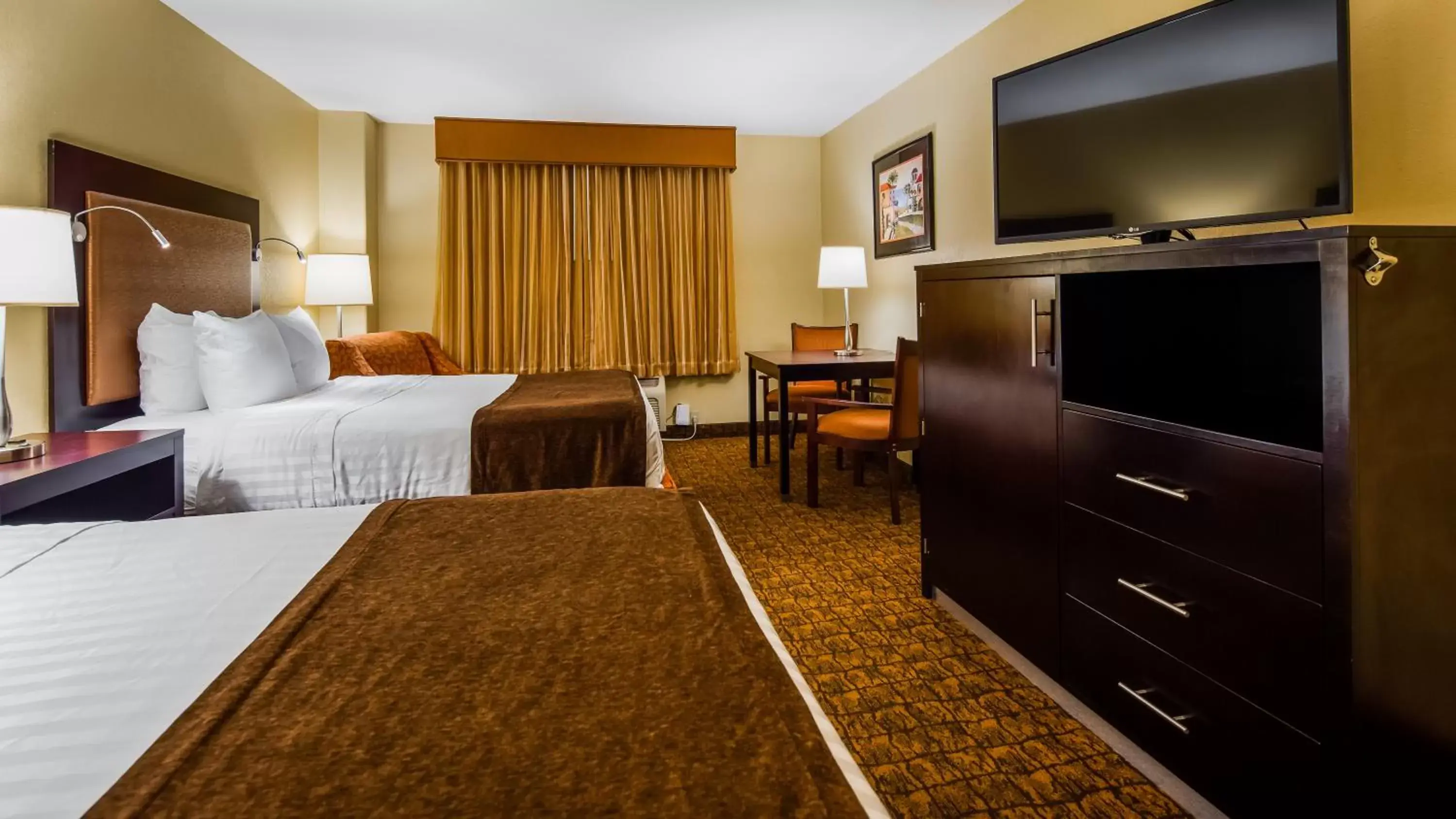 Bedroom, Bed in Best Western Escondido Hotel