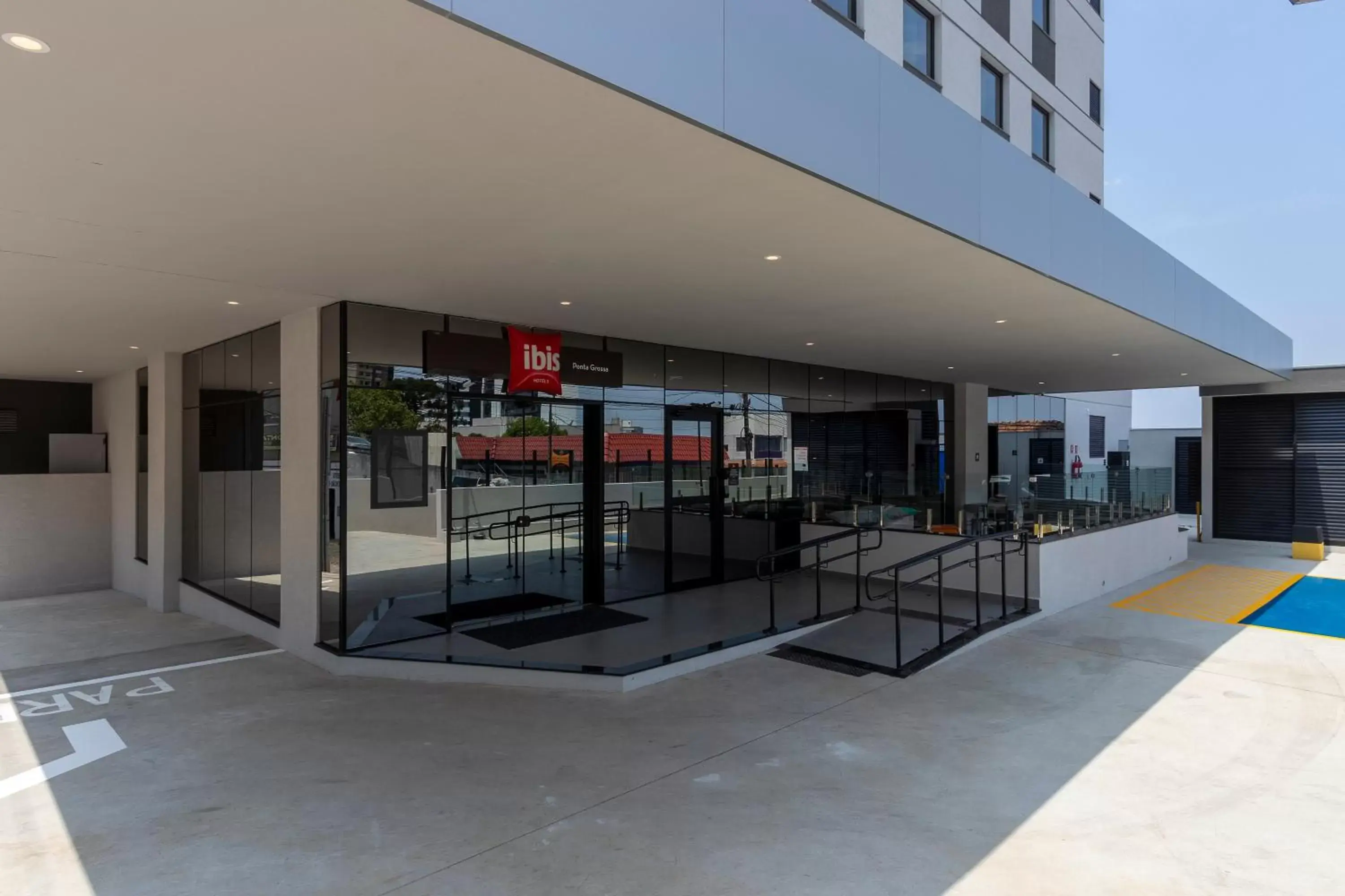 Facade/entrance in ibis Ponta Grossa Facade/entrance in ibis Ponta Grossa