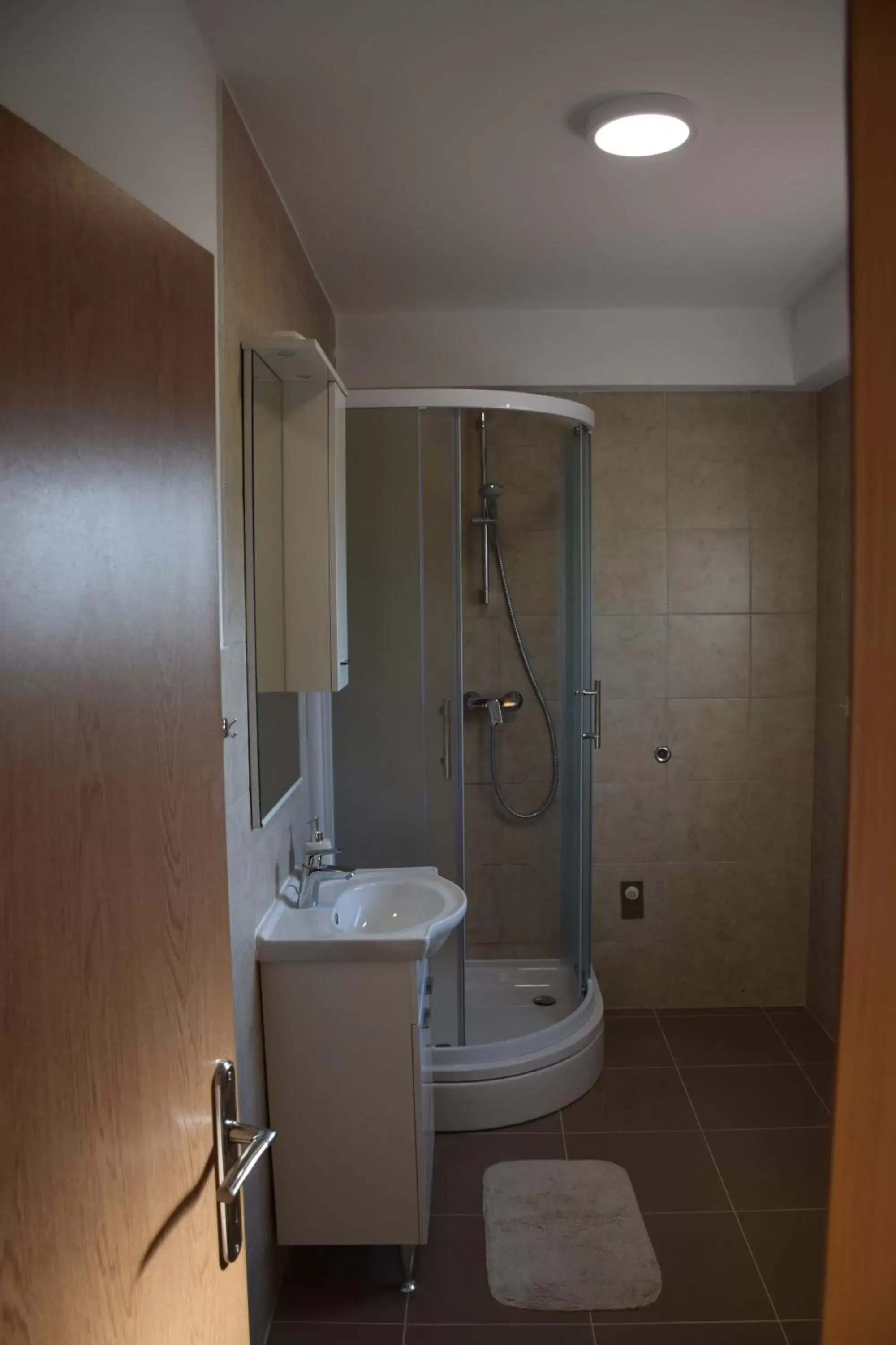 Photo of the whole room, Bathroom in Hotel London Rooms Zagreb Airport