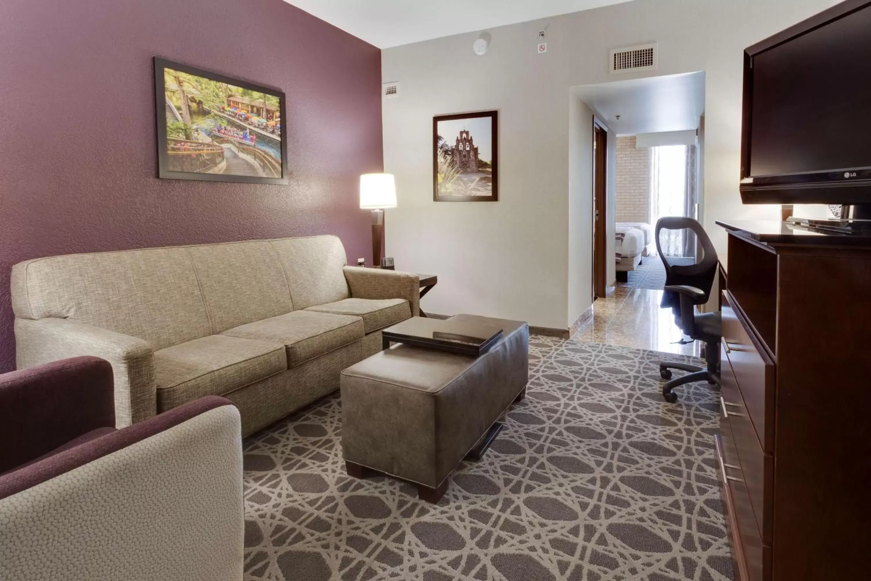 Photo of the whole room, Seating Area in Drury Inn & Suites San Antonio Northeast