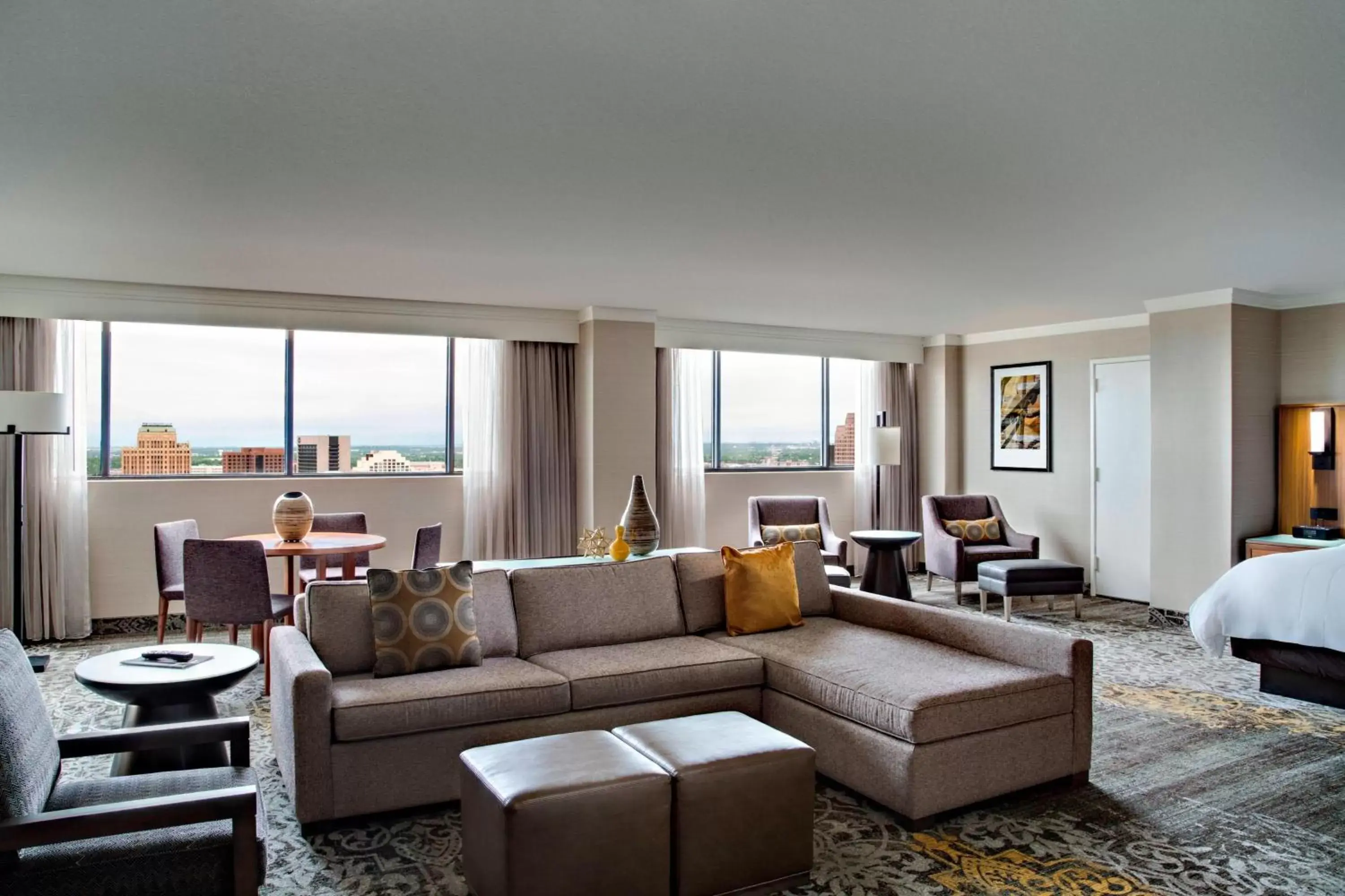 Photo of the whole room, Seating Area in San Antonio Marriott Riverwalk